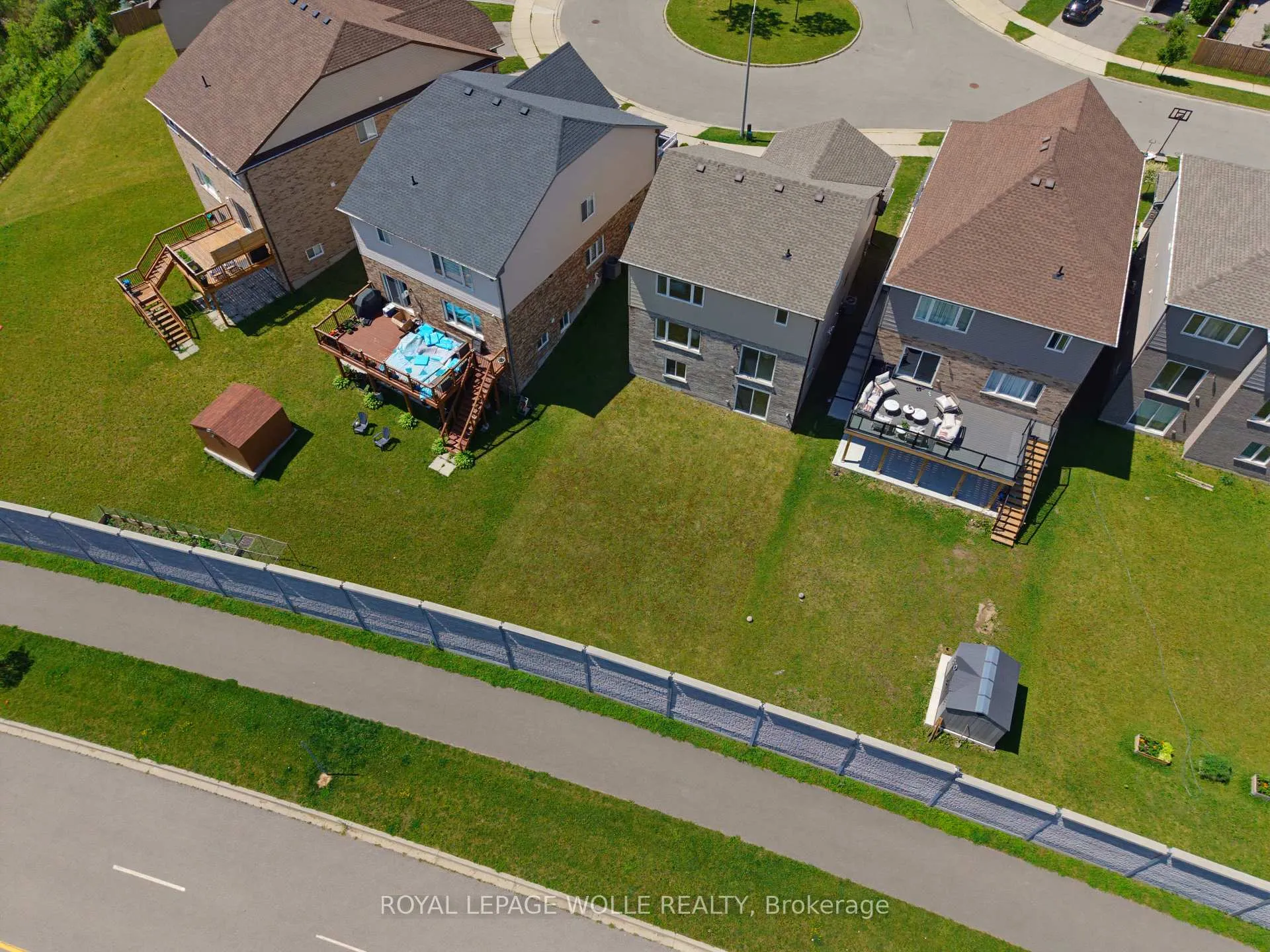 Photo 37 of 47 Newcastle Court, Kitchener, Brigadoon — HOMEH