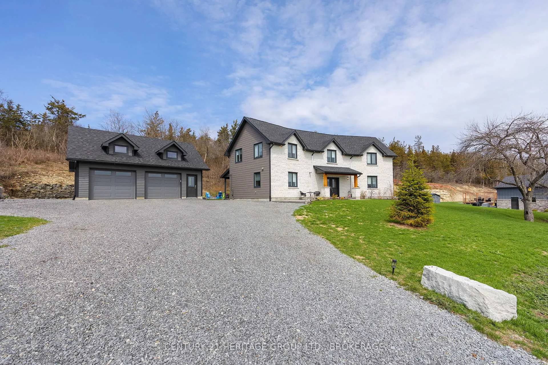 Photo 3 of 1033 Kona Crescent, Frontenac, Frontenac South — HOMEH
