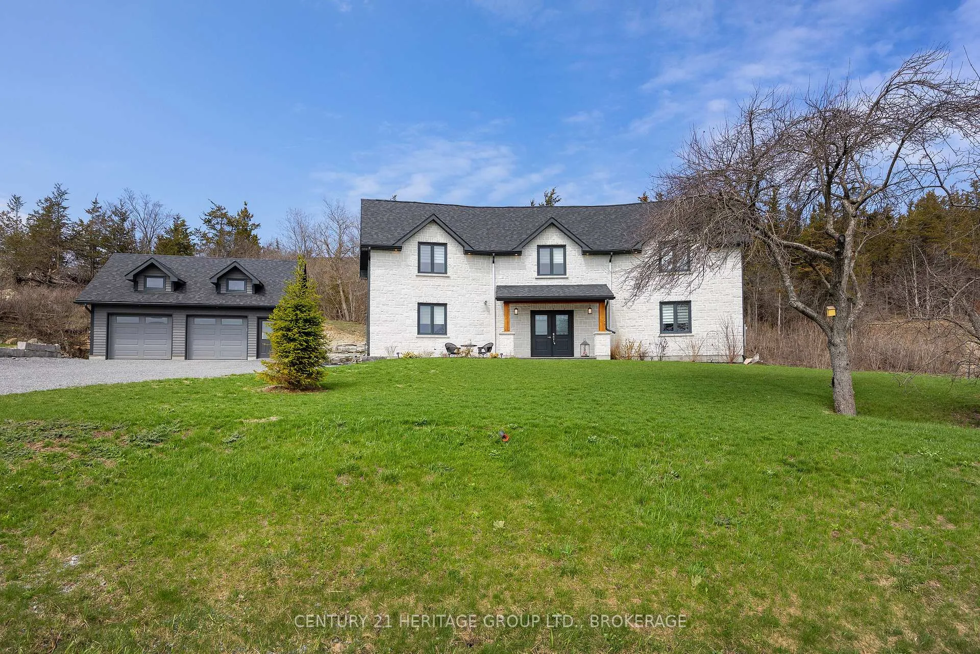 Photo 4 of 1033 Kona Crescent, Frontenac, Frontenac South — HOMEH