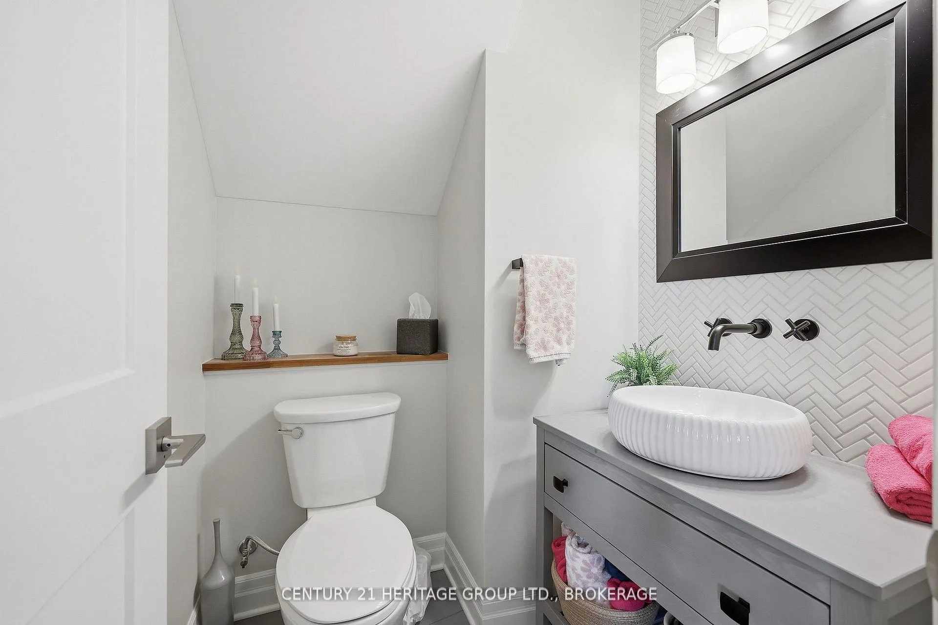Photo 30 of 1033 Kona Crescent, Frontenac, Frontenac South — HOMEH