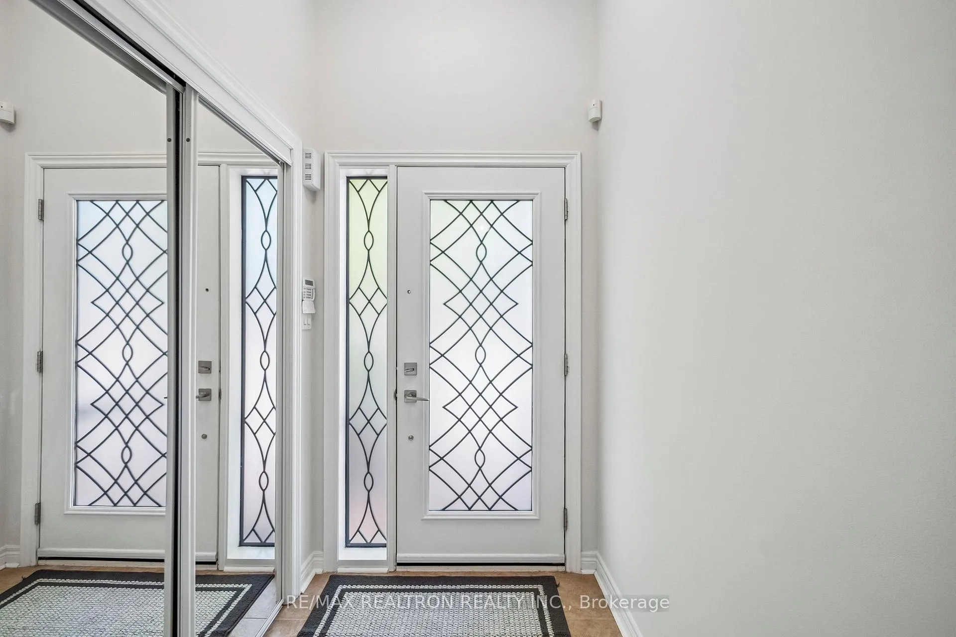 Photo 3 of 272 Tom Taylor Crescent, Newmarket, Summerhill Estates — HOMEH
