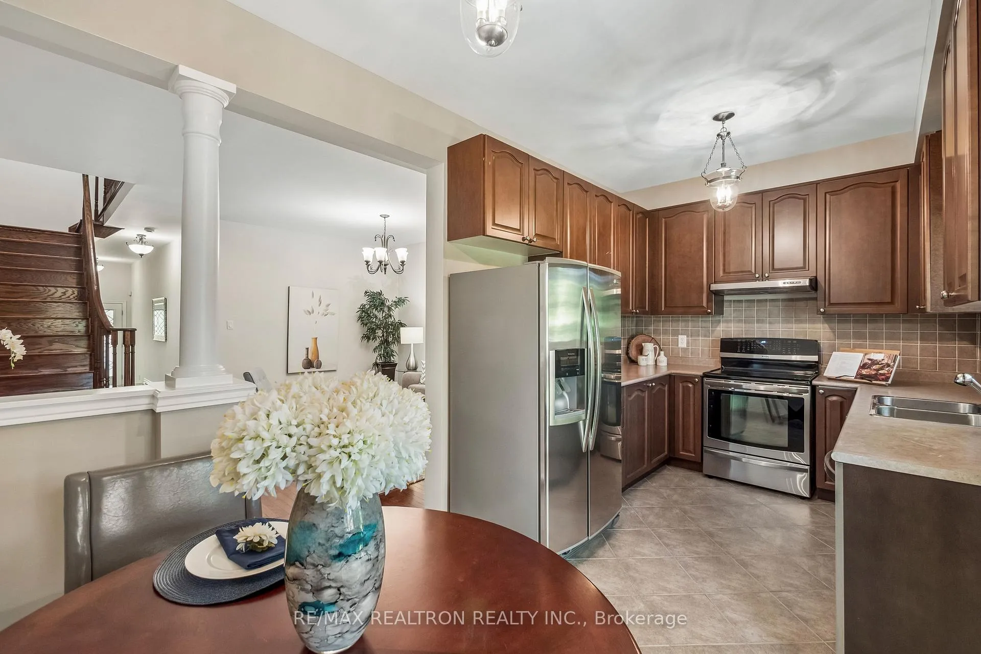 Photo 8 of 272 Tom Taylor Crescent, Newmarket, Summerhill Estates — HOMEH