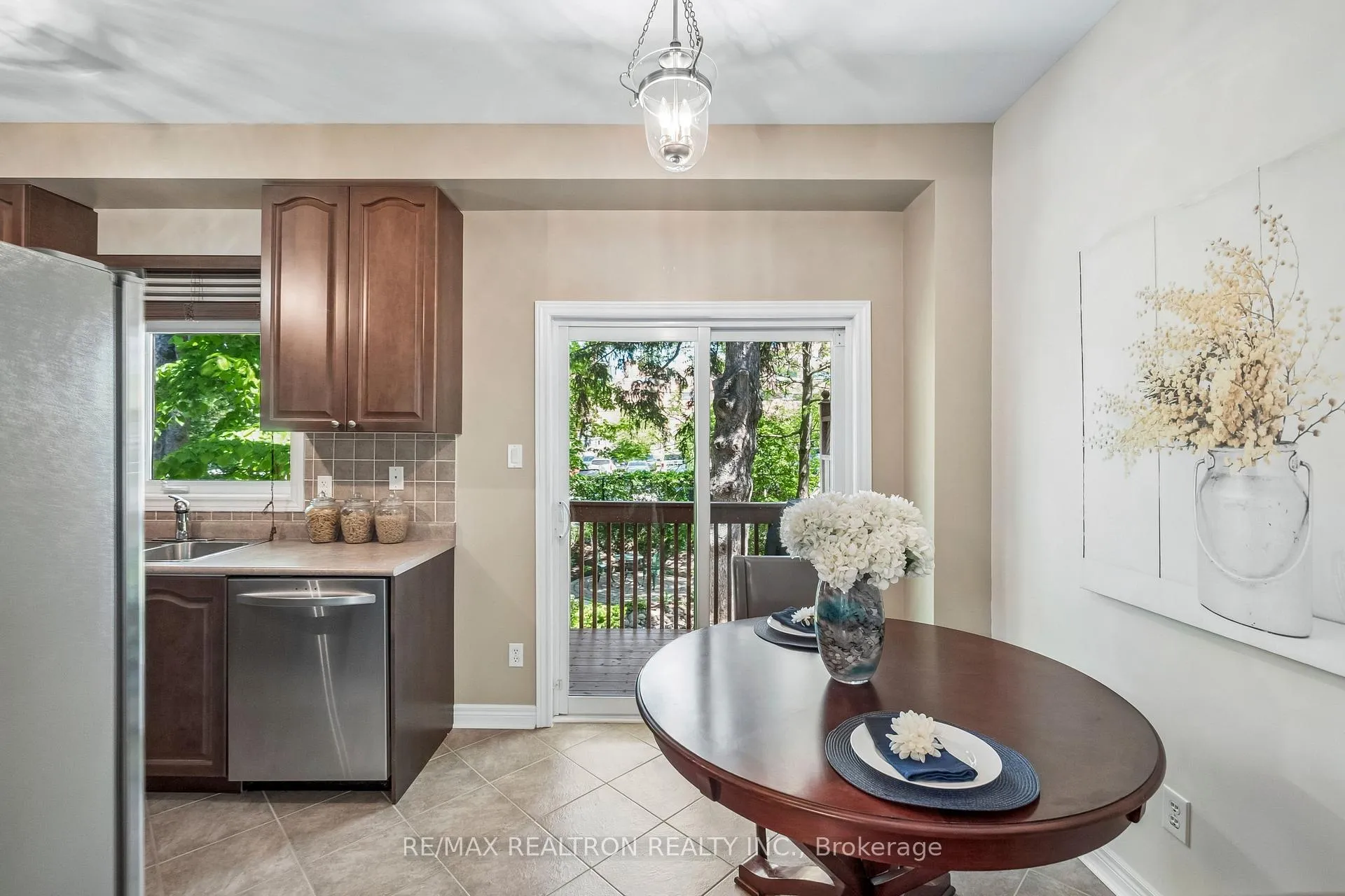 Photo 9 of 272 Tom Taylor Crescent, Newmarket, Summerhill Estates — HOMEH