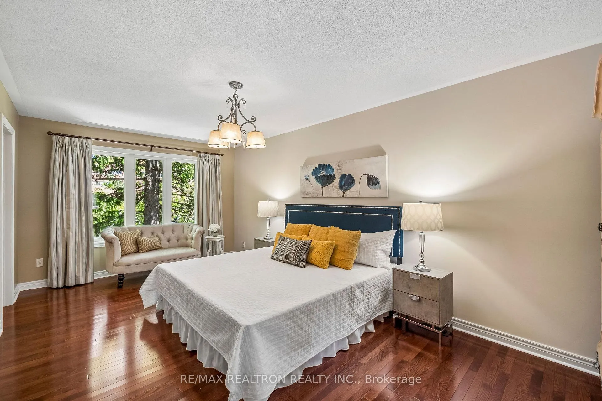 Photo 14 of 272 Tom Taylor Crescent, Newmarket, Summerhill Estates — HOMEH