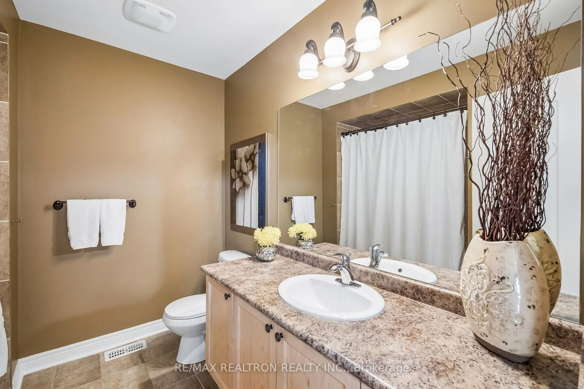 Photo 26 of 272 Tom Taylor Crescent, Newmarket, Summerhill Estates — HOMEH