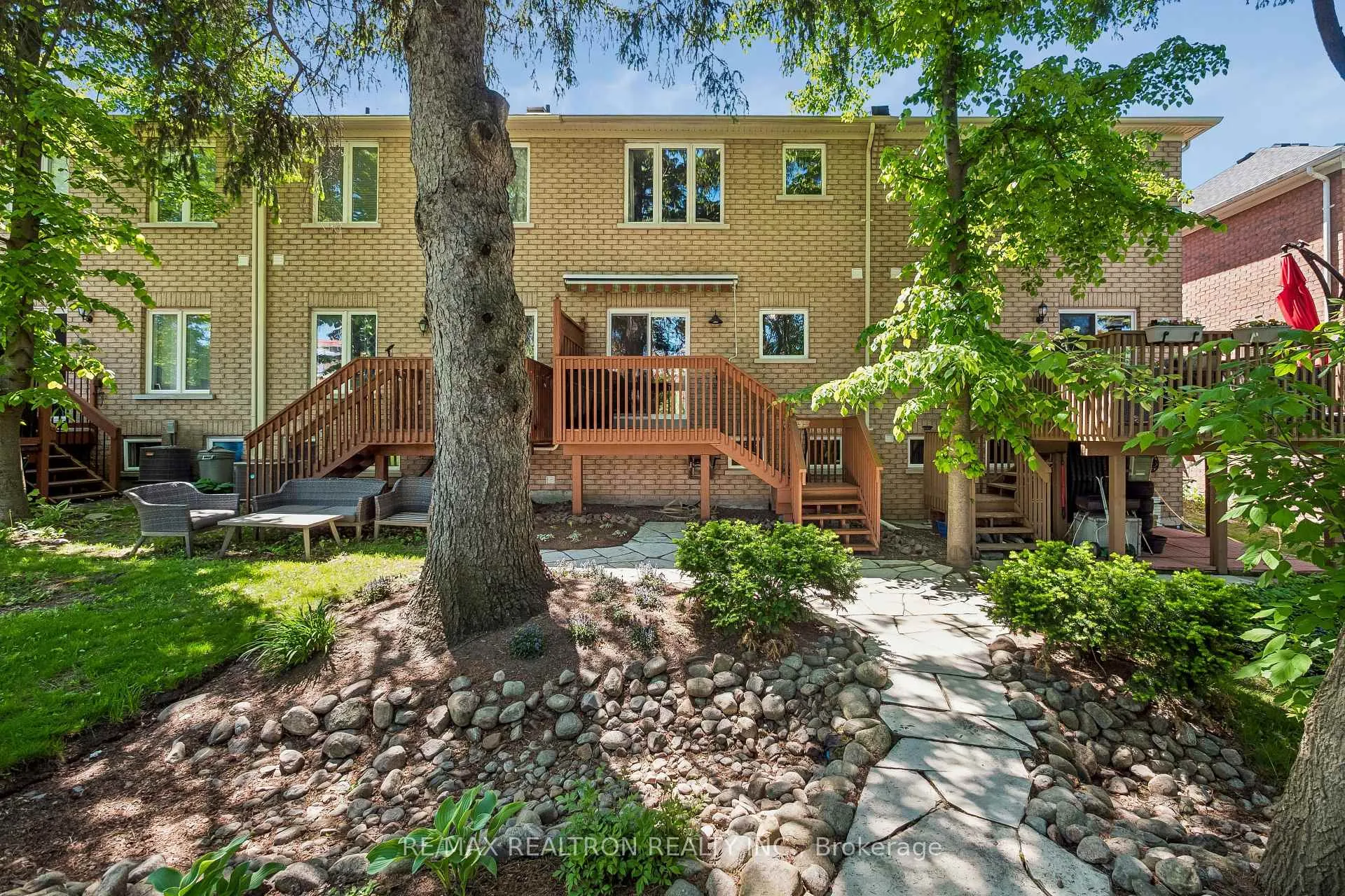 Photo 32 of 272 Tom Taylor Crescent, Newmarket, Summerhill Estates — HOMEH