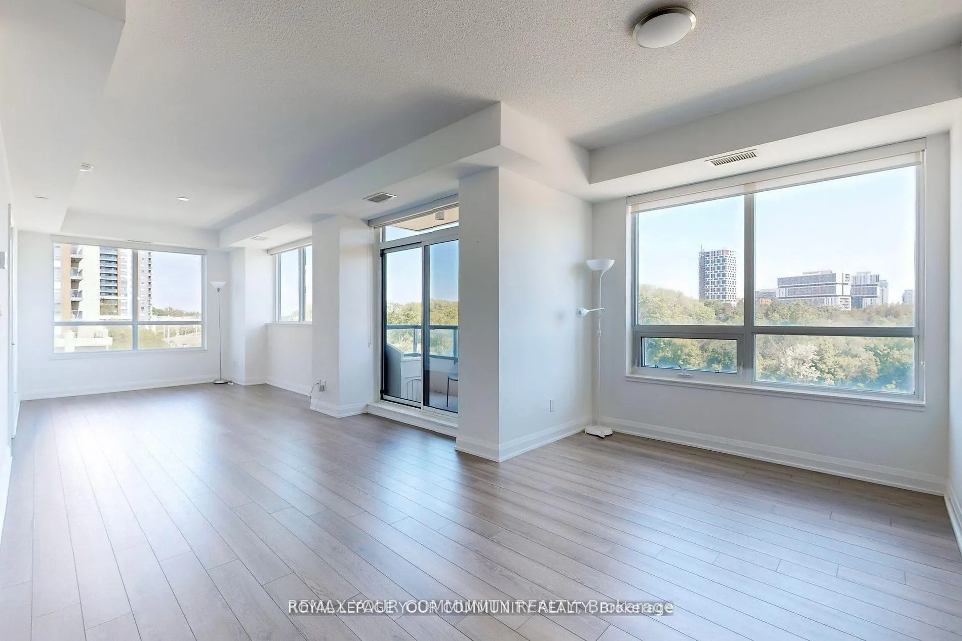 Photo 3 of Unit 312, 15 Water Walk Drive, Markham, Unionville — HOMEH