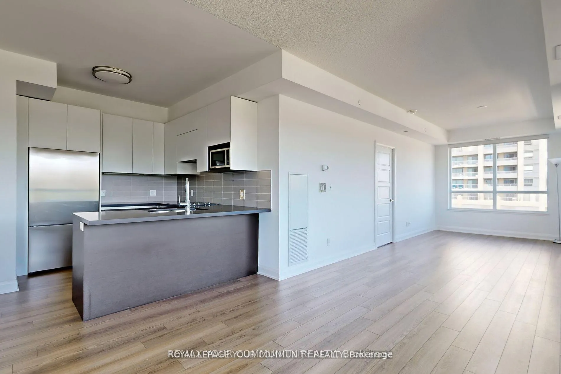 Photo 5 of Unit 312, 15 Water Walk Drive, Markham, Unionville — HOMEH