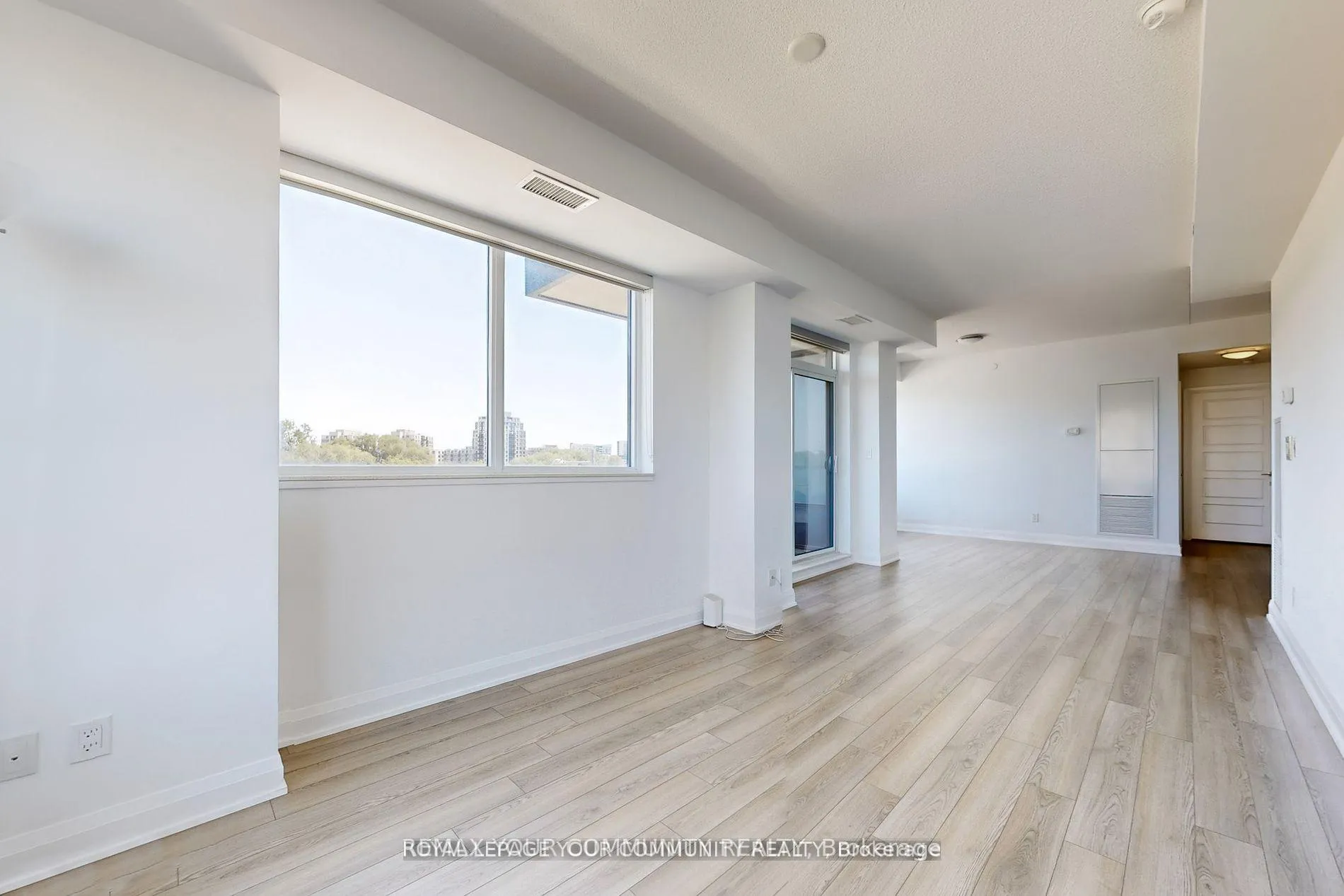 Photo 7 of Unit 312, 15 Water Walk Drive, Markham, Unionville — HOMEH