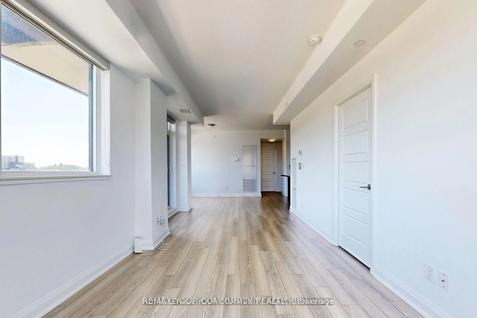 Photo 8 of Unit 312, 15 Water Walk Drive, Markham, Unionville — HOMEH