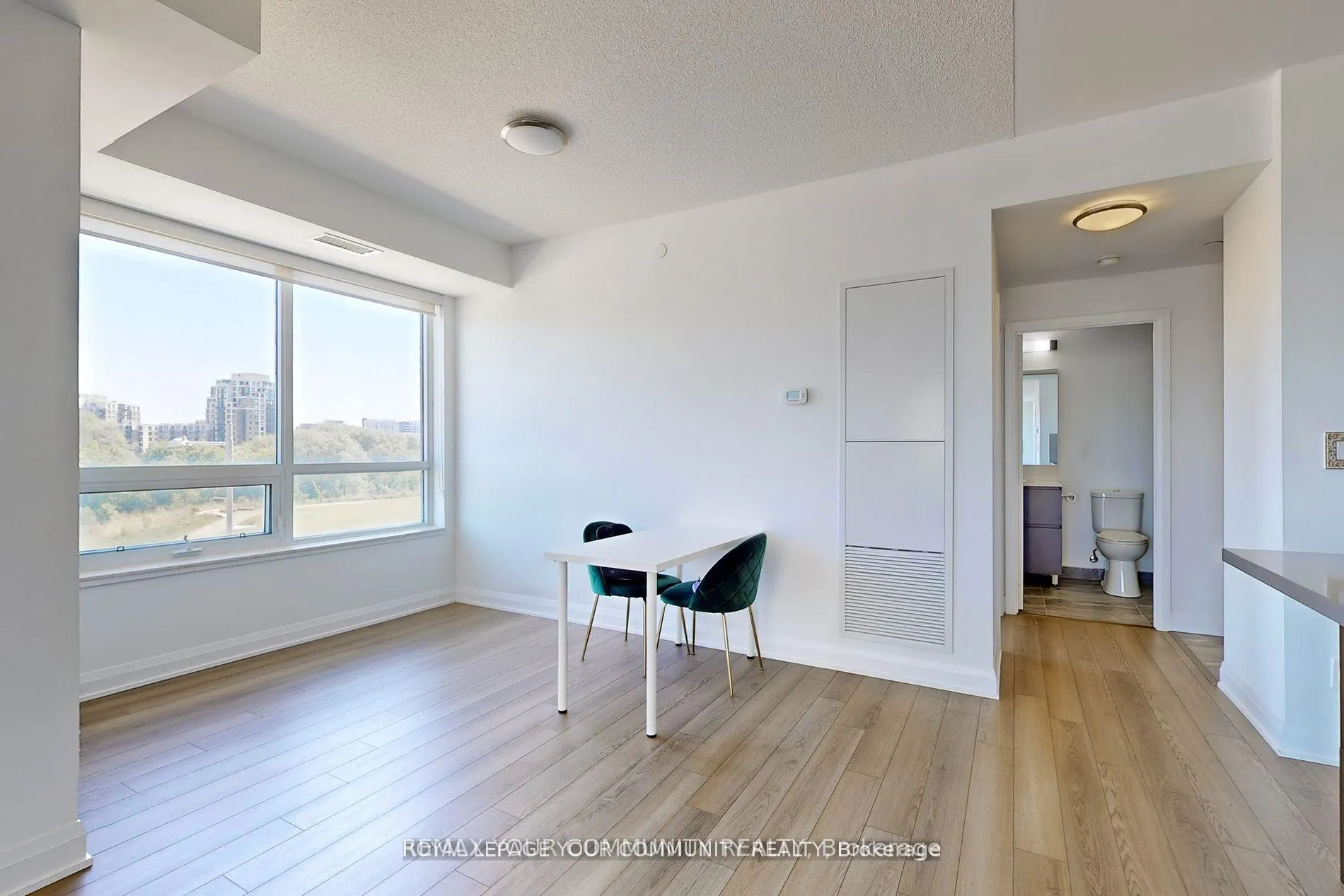 Photo 10 of Unit 312, 15 Water Walk Drive, Markham, Unionville — HOMEH