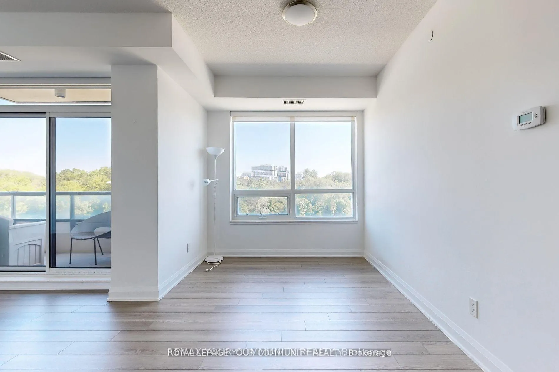 Photo 11 of Unit 312, 15 Water Walk Drive, Markham, Unionville — HOMEH