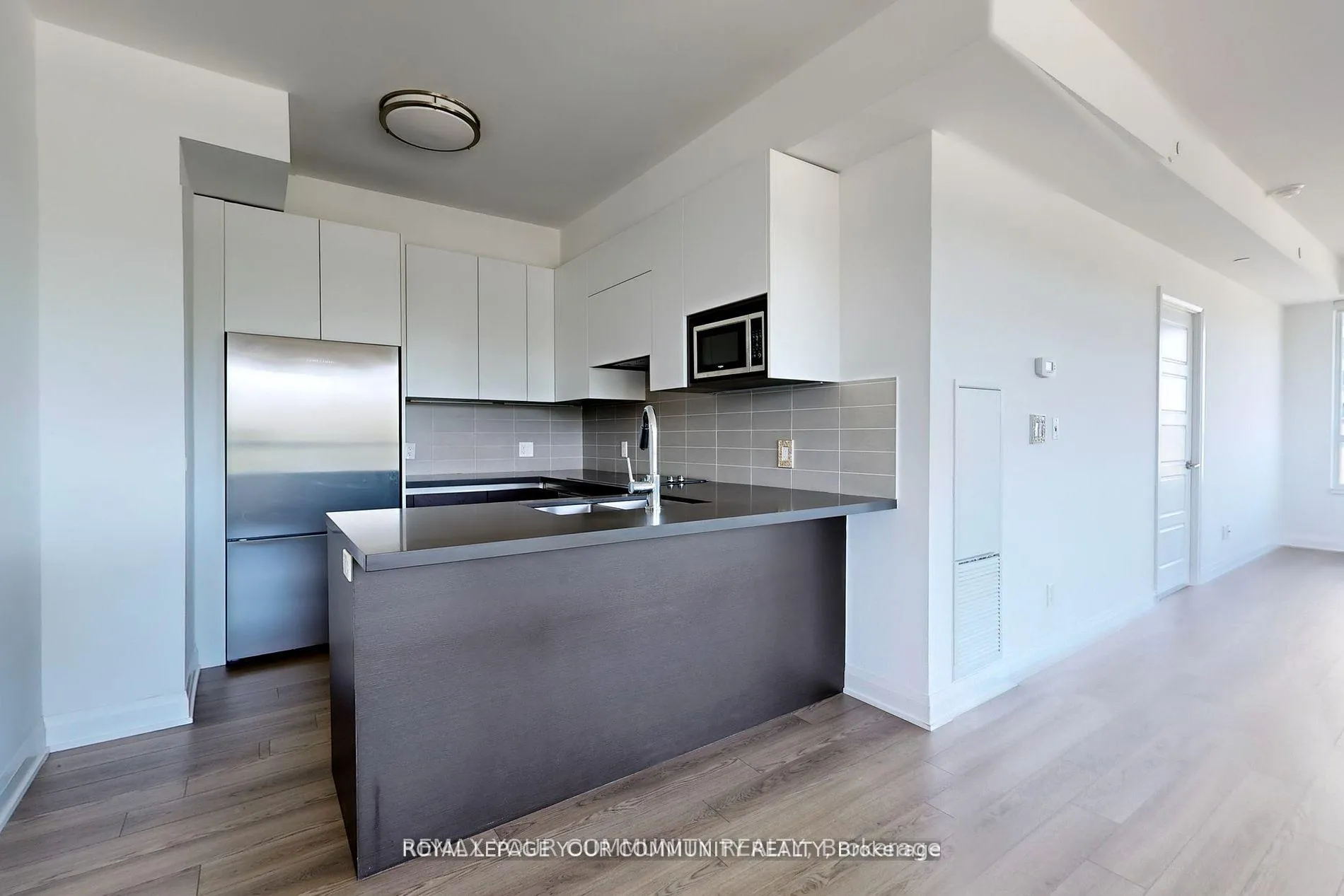 Photo 13 of Unit 312, 15 Water Walk Drive, Markham, Unionville — HOMEH