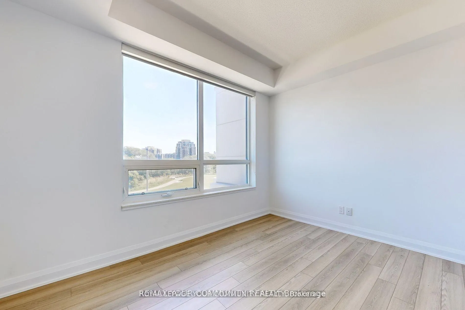 Photo 21 of Unit 312, 15 Water Walk Drive, Markham, Unionville — HOMEH