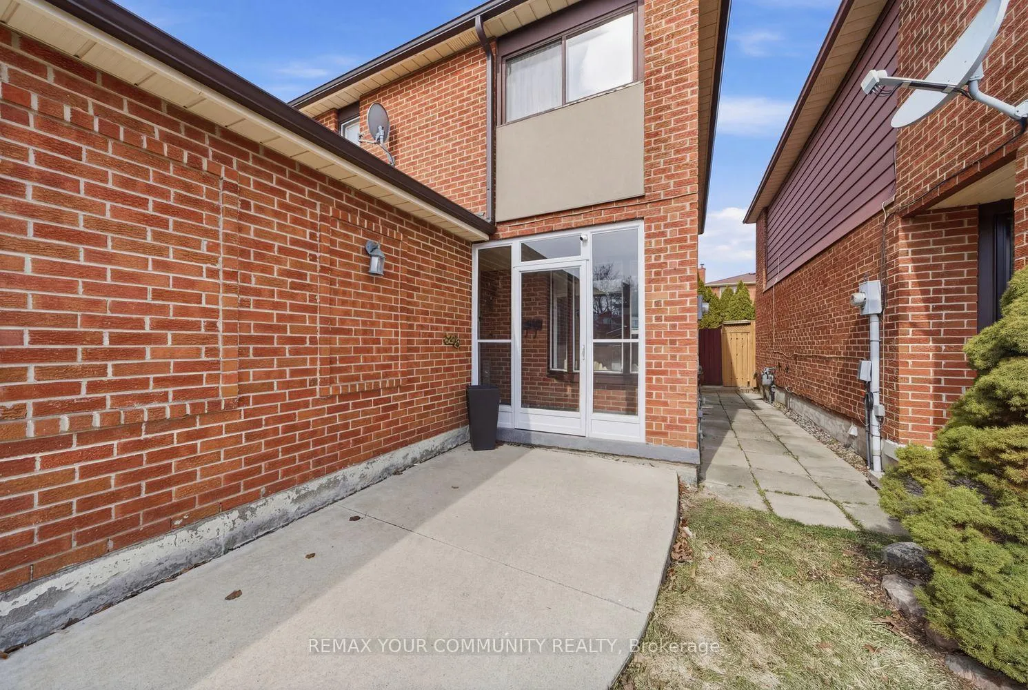 Photo 3 of 130 Andrea Lane, Vaughan, East Woodbridge — HOMEH