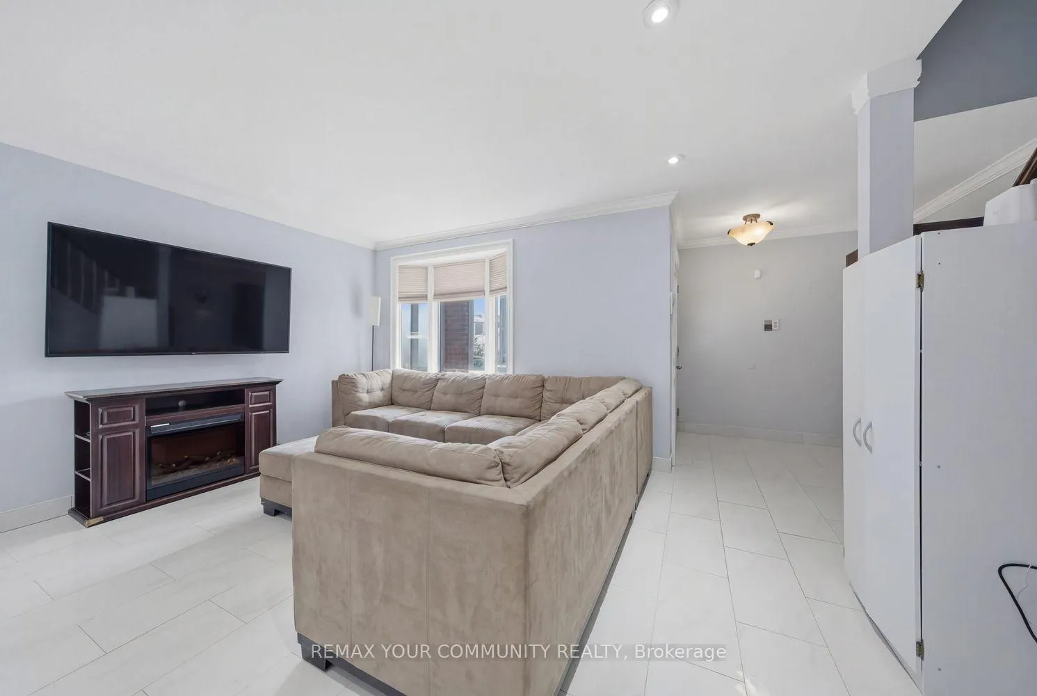 Photo 9 of 130 Andrea Lane, Vaughan, East Woodbridge — HOMEH