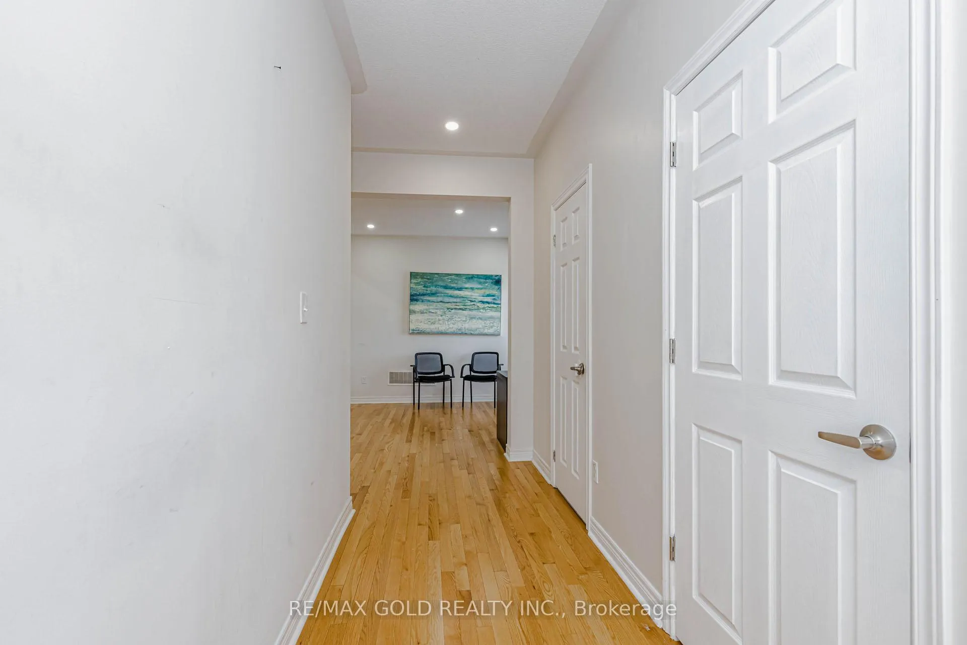 Photo 4 of 566 Bessborough Drive, Milton, Harrison — HOMEH