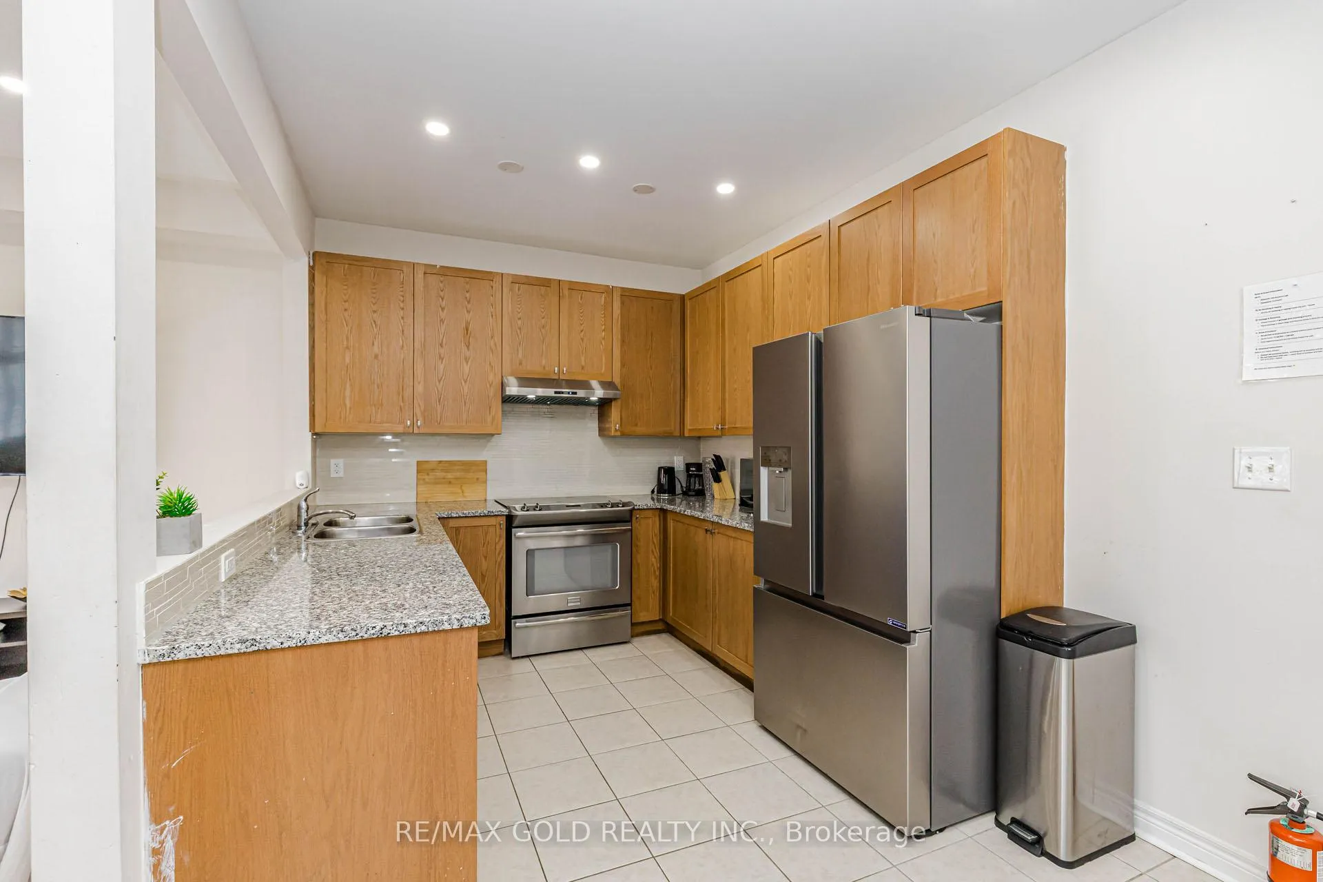 Photo 8 of 566 Bessborough Drive, Milton, Harrison — HOMEH