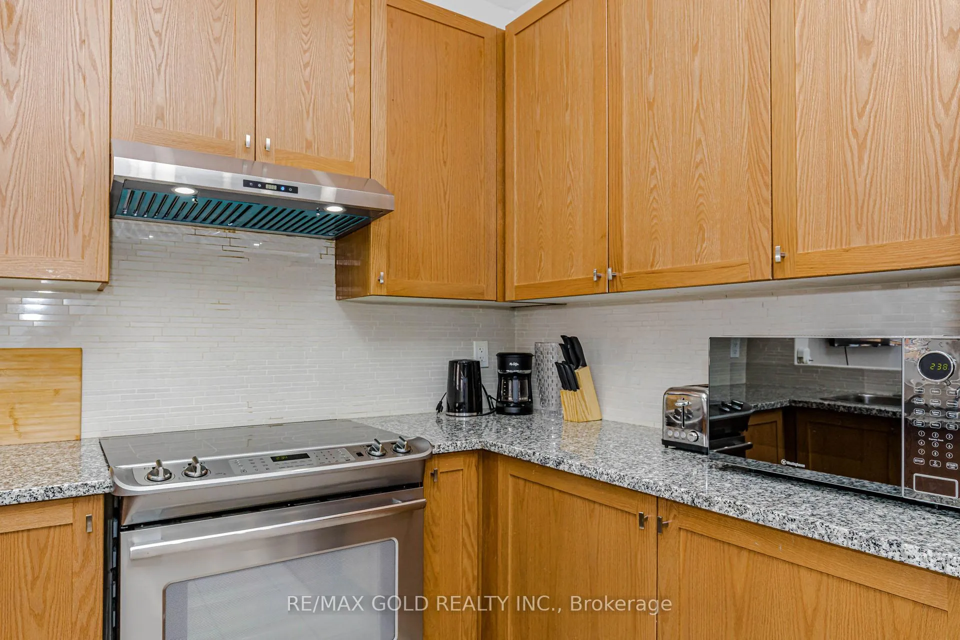 Photo 11 of 566 Bessborough Drive, Milton, Harrison — HOMEH