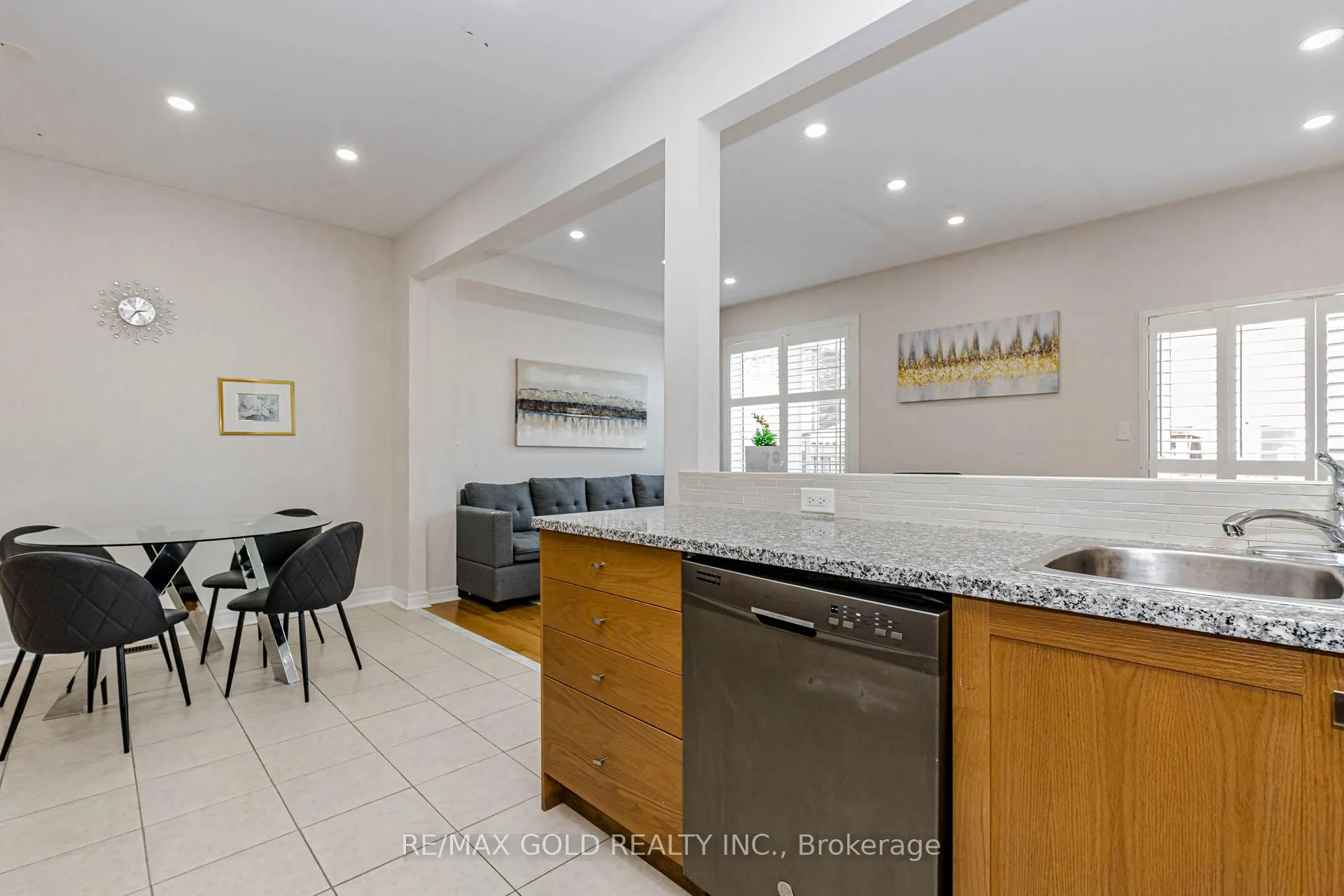 Photo 12 of 566 Bessborough Drive, Milton, Harrison — HOMEH
