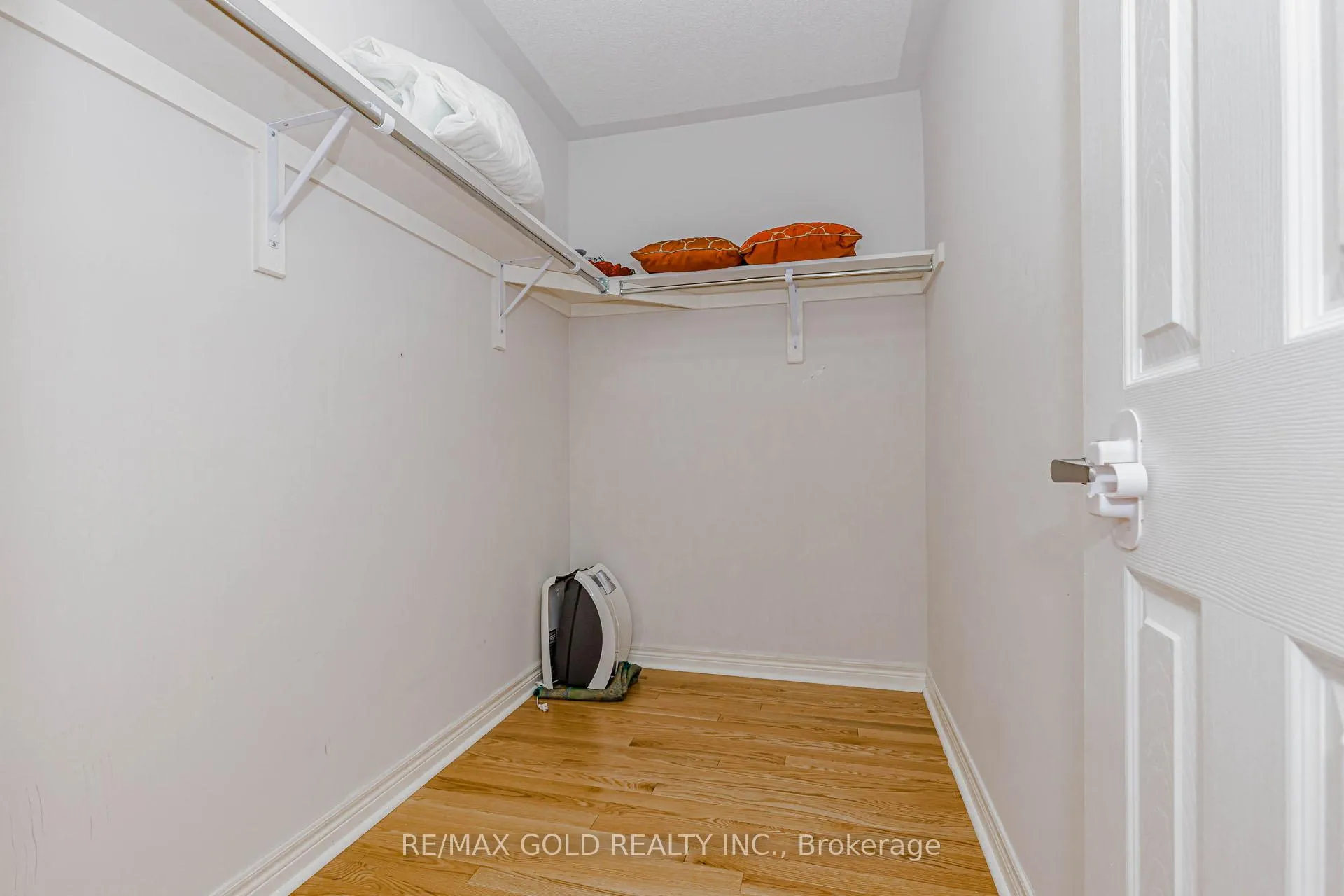 Photo 24 of 566 Bessborough Drive, Milton, Harrison — HOMEH
