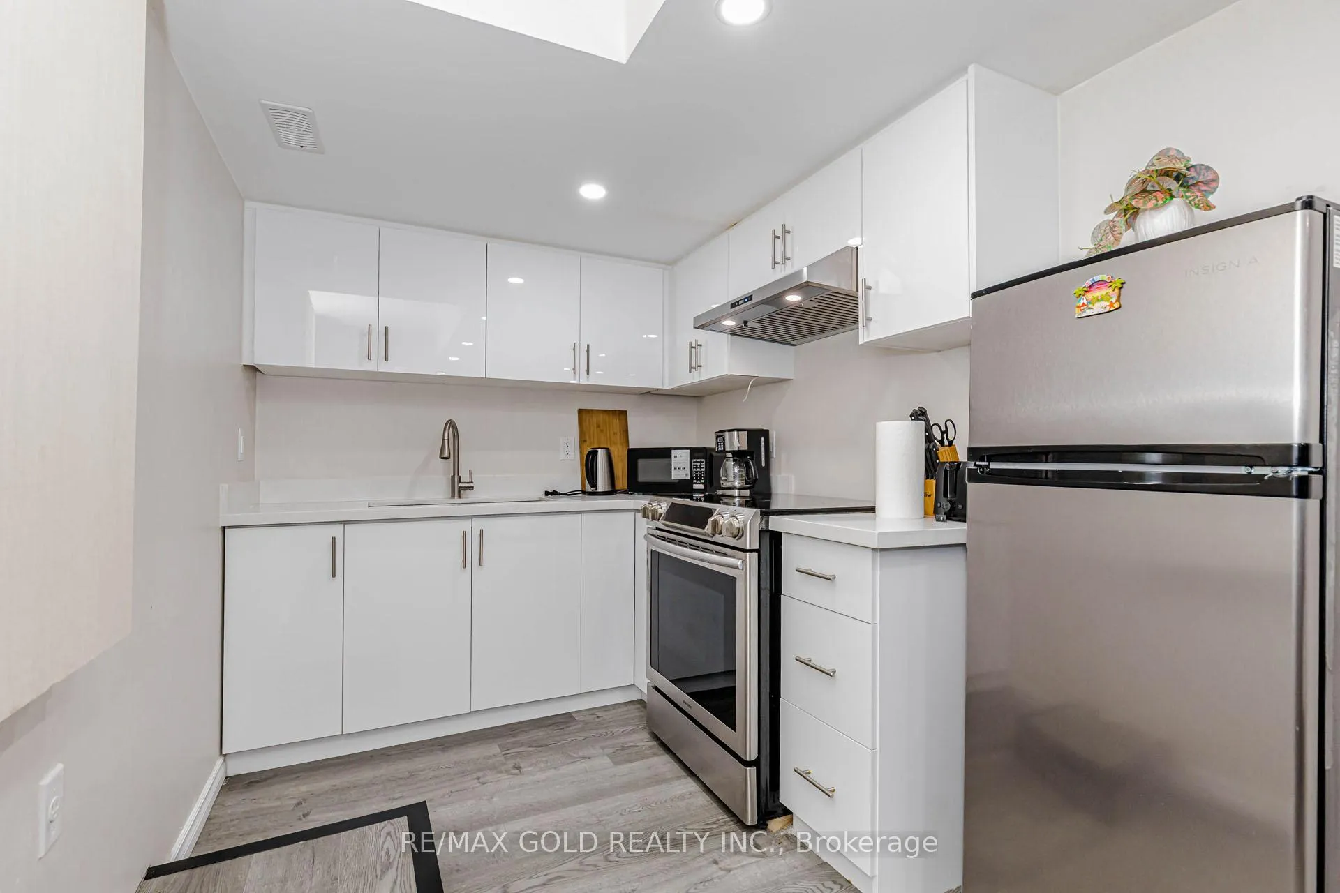 Photo 42 of 566 Bessborough Drive, Milton, Harrison — HOMEH