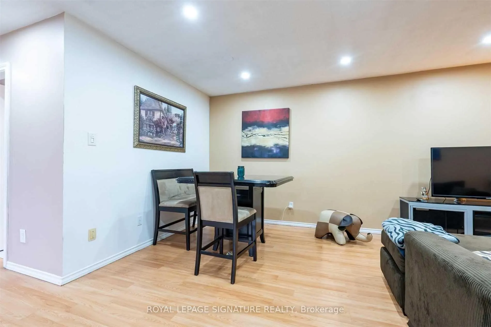 Photo 2 of Unit Upper, 52 Buchanan Crescent, Brantford — HOMEH