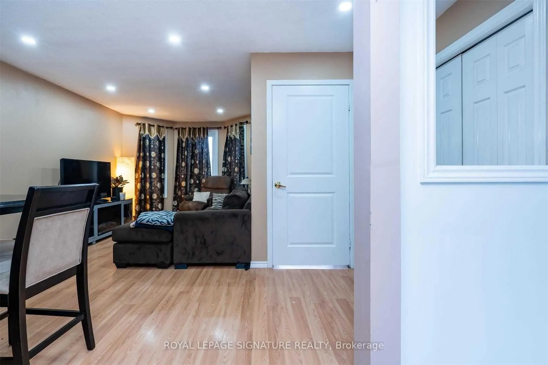 Photo 3 of Unit Upper, 52 Buchanan Crescent, Brantford — HOMEH