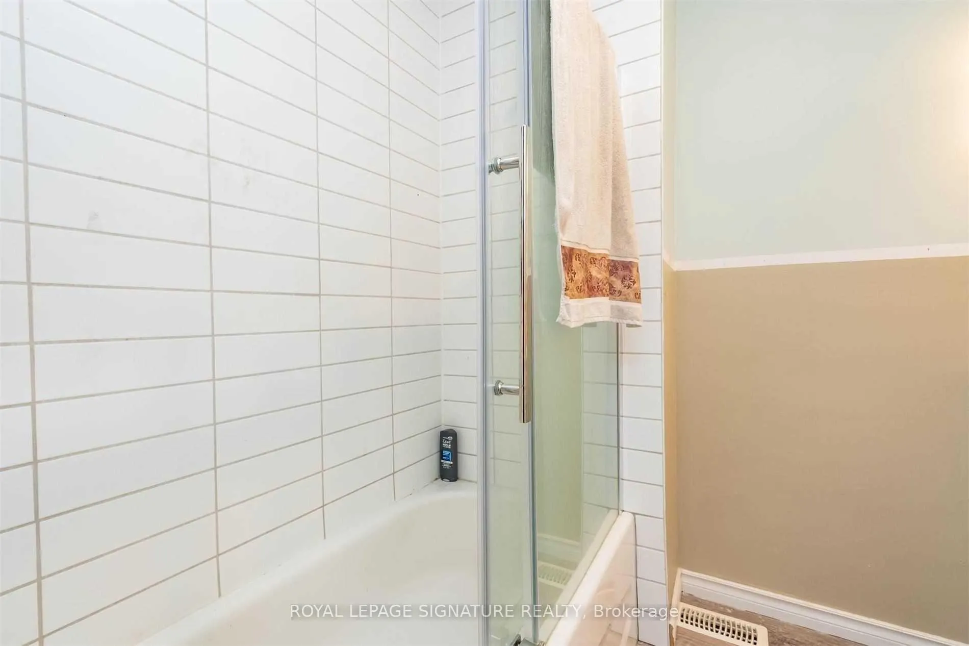 Photo 21 of Unit Upper, 52 Buchanan Crescent, Brantford — HOMEH