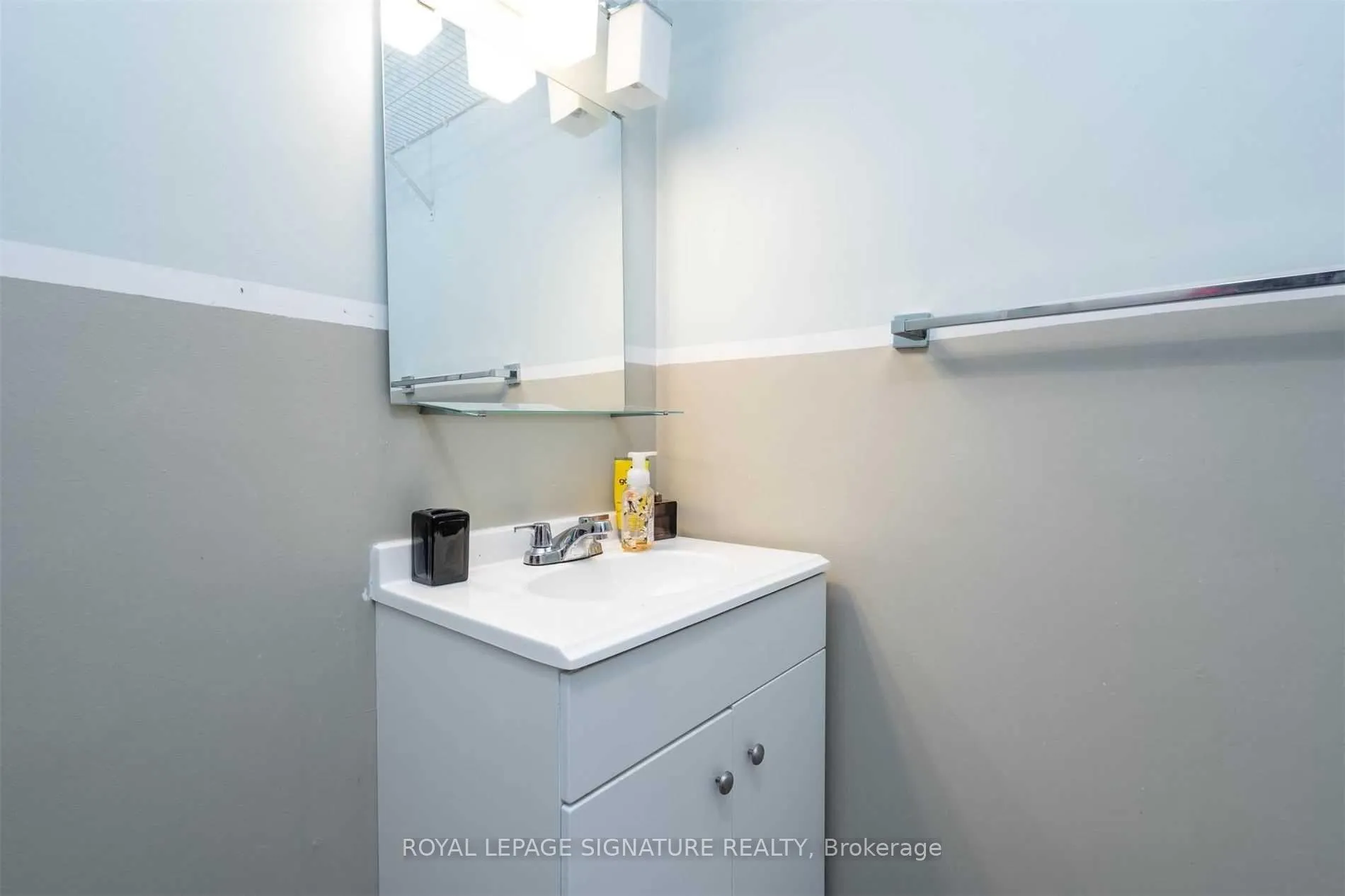 Photo 22 of Unit Upper, 52 Buchanan Crescent, Brantford — HOMEH