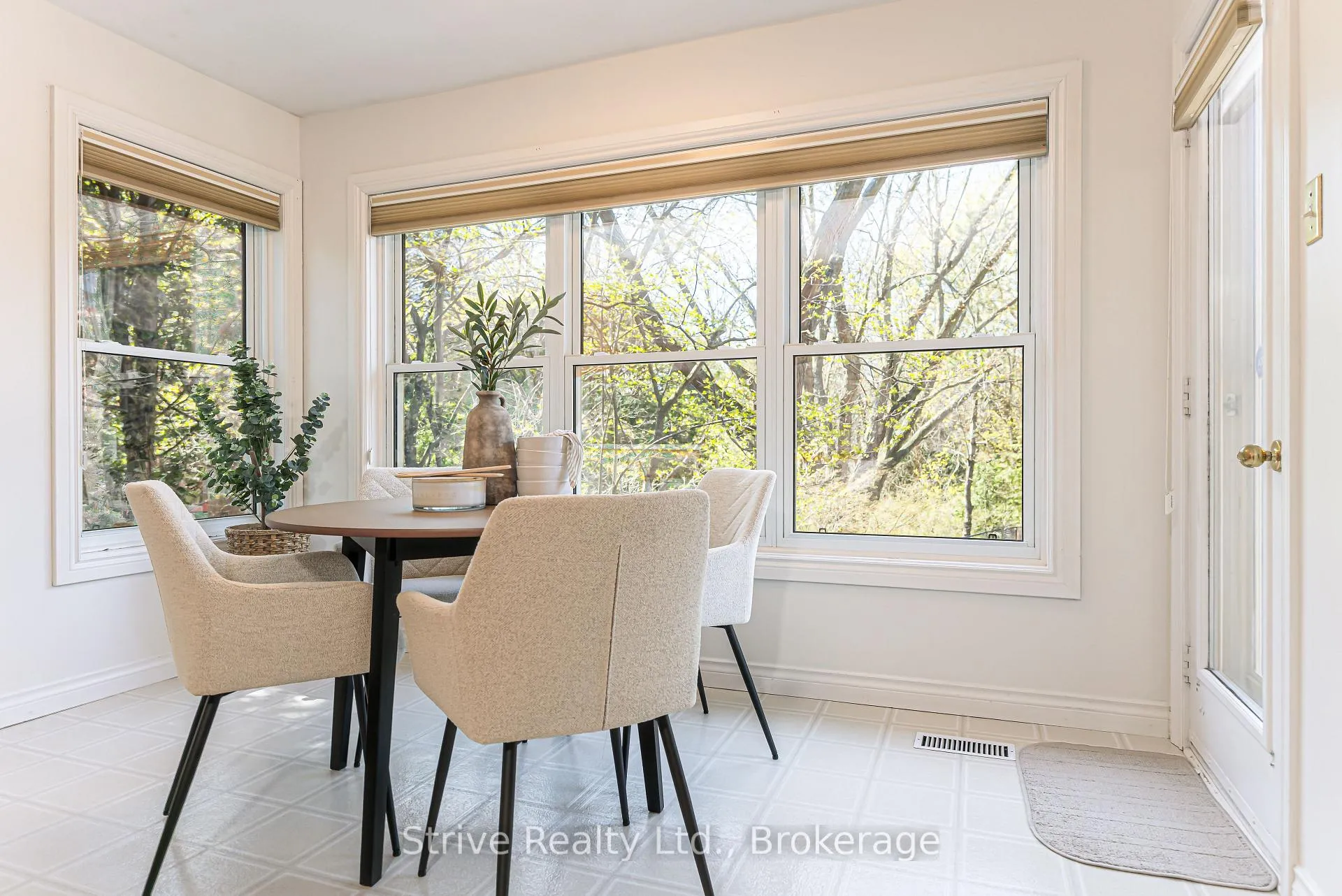 Photo 13 of 59 Blackcreek Trail, Clarington, Courtice — HOMEH