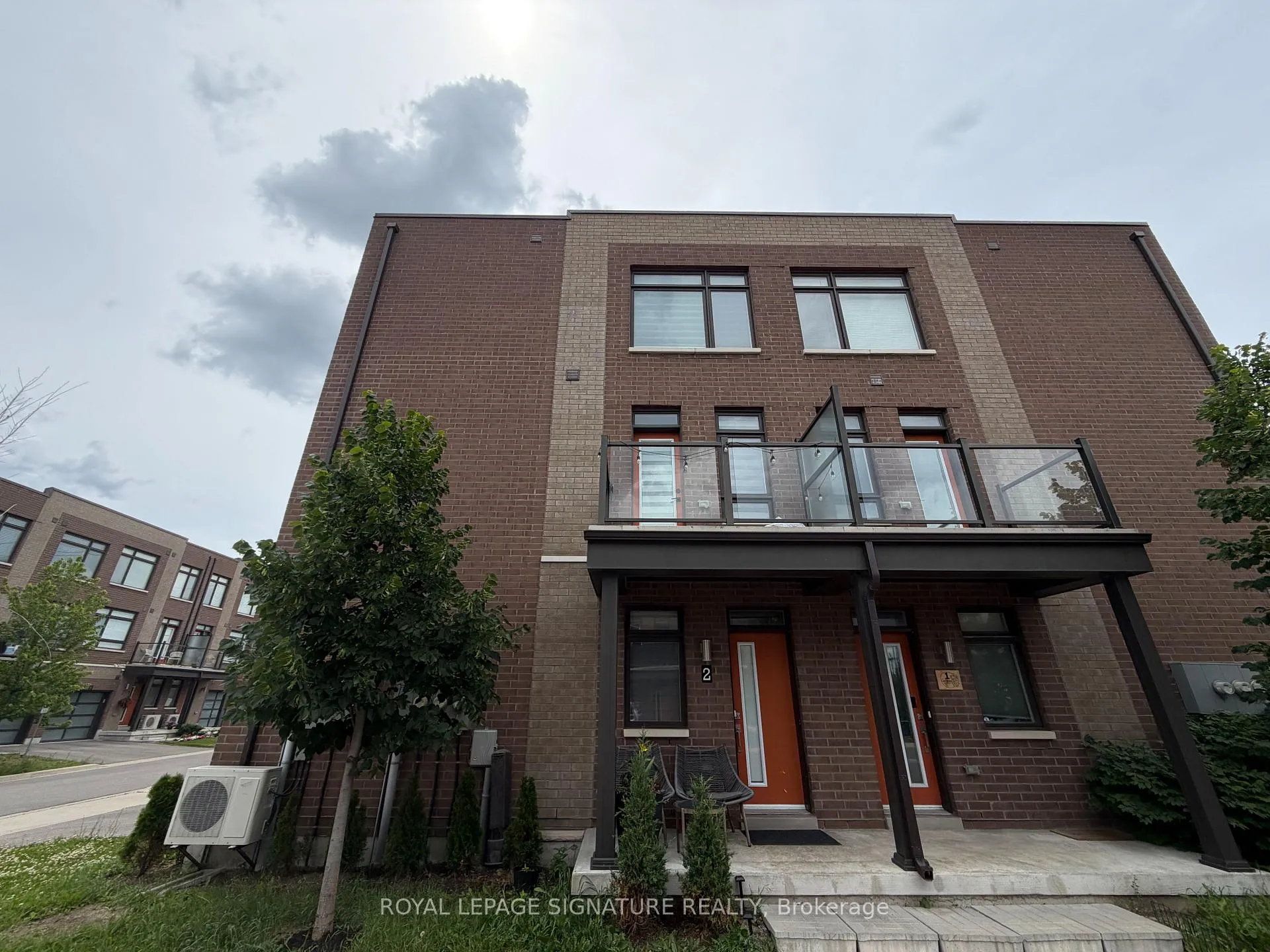 Photo 3 of 2 Beliveau Street, Vaughan, Vaughan Grove — HOMEH