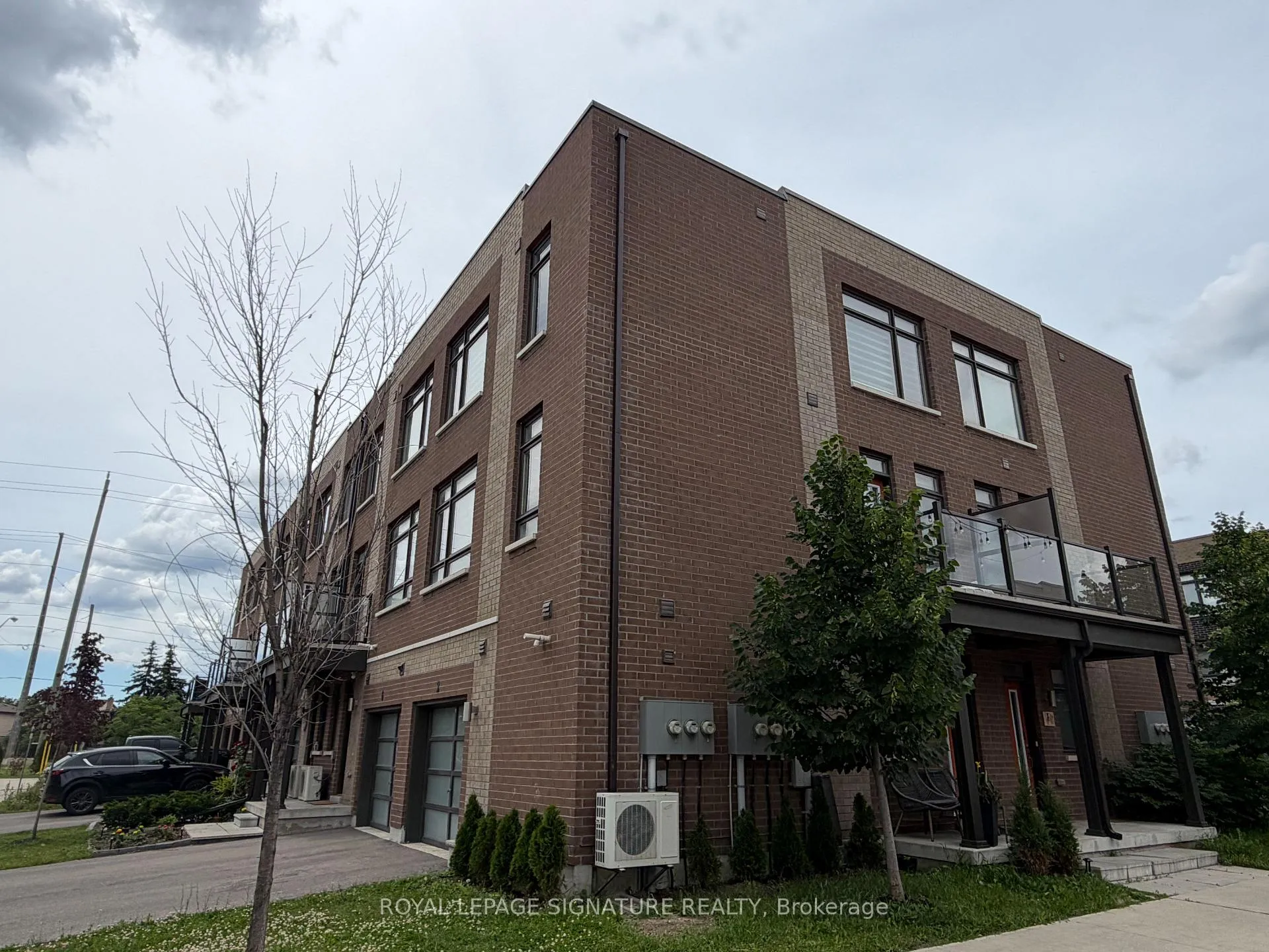 Photo 4 of 2 Beliveau Street, Vaughan, Vaughan Grove — HOMEH