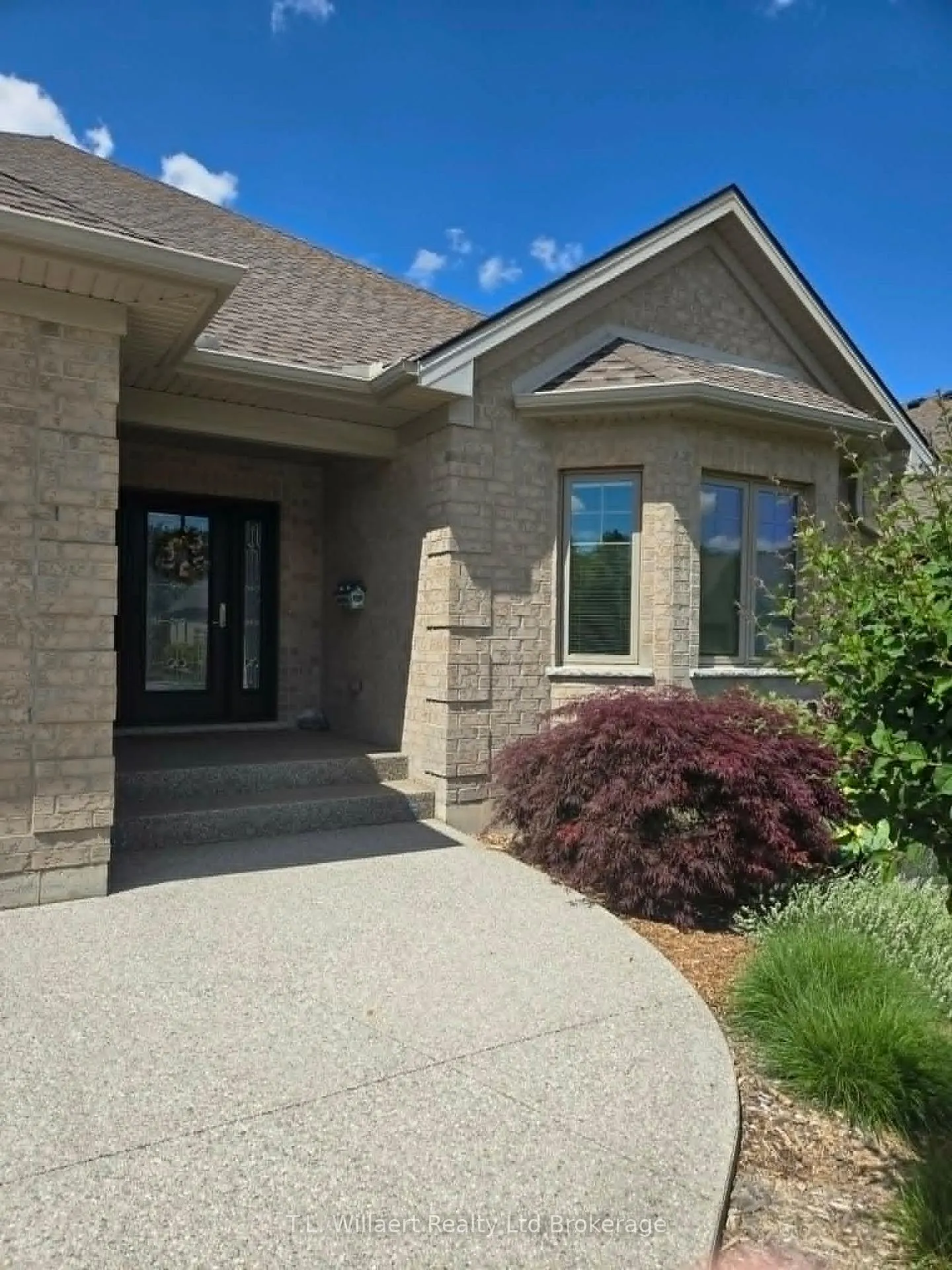 Photo 2 of 50 Wood Haven Drive, Tillsonburg — HOMEH