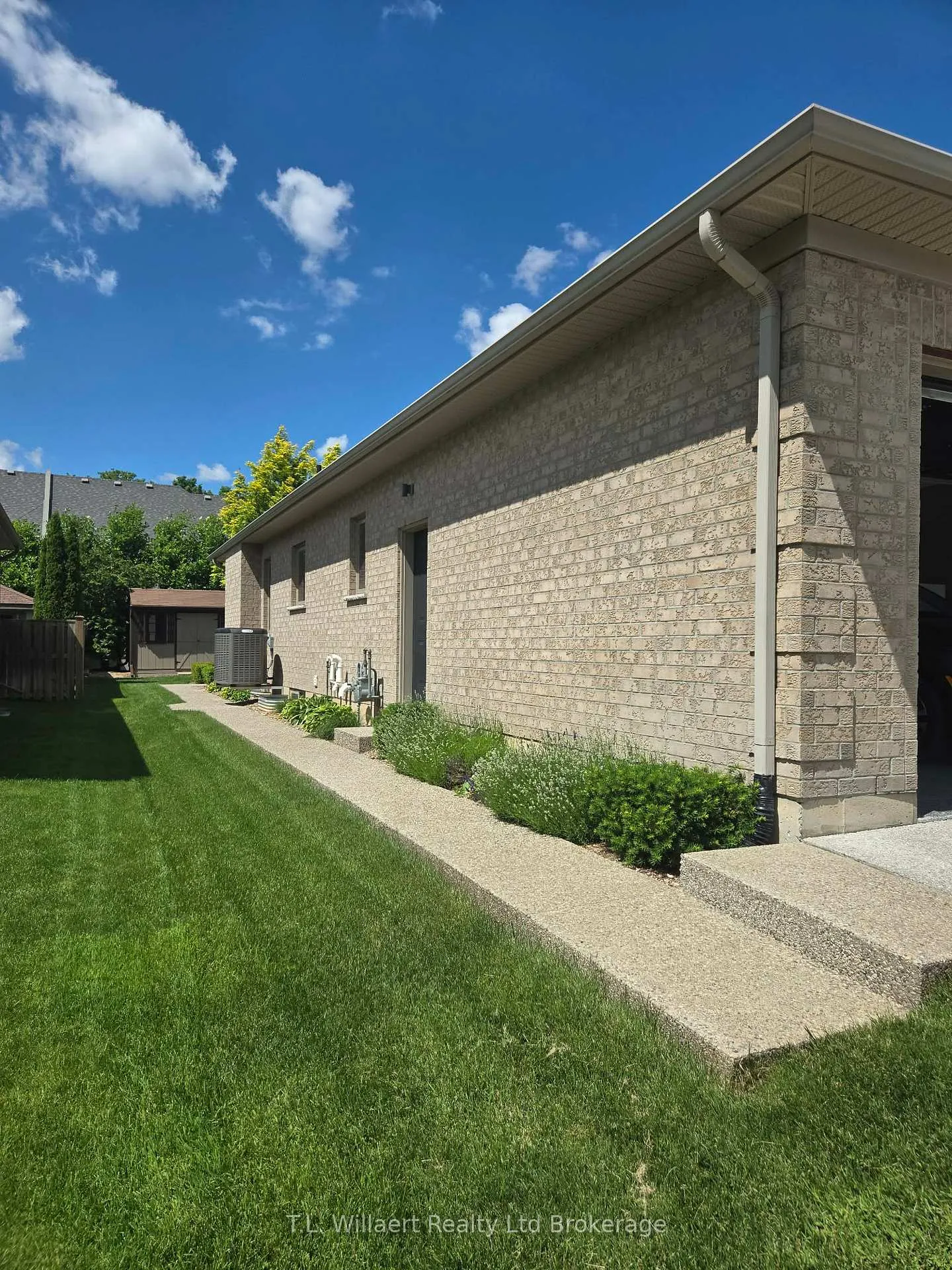 Photo 3 of 50 Wood Haven Drive, Tillsonburg — HOMEH