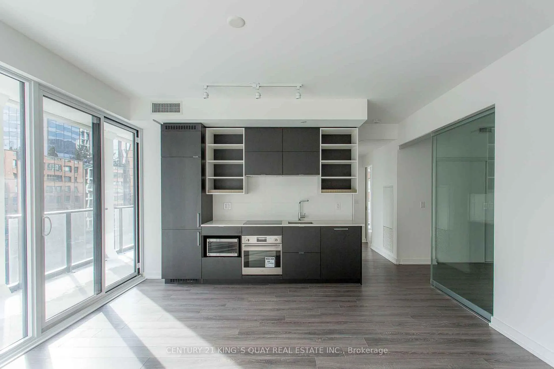 Front of Unit 811, 20 Edward Street