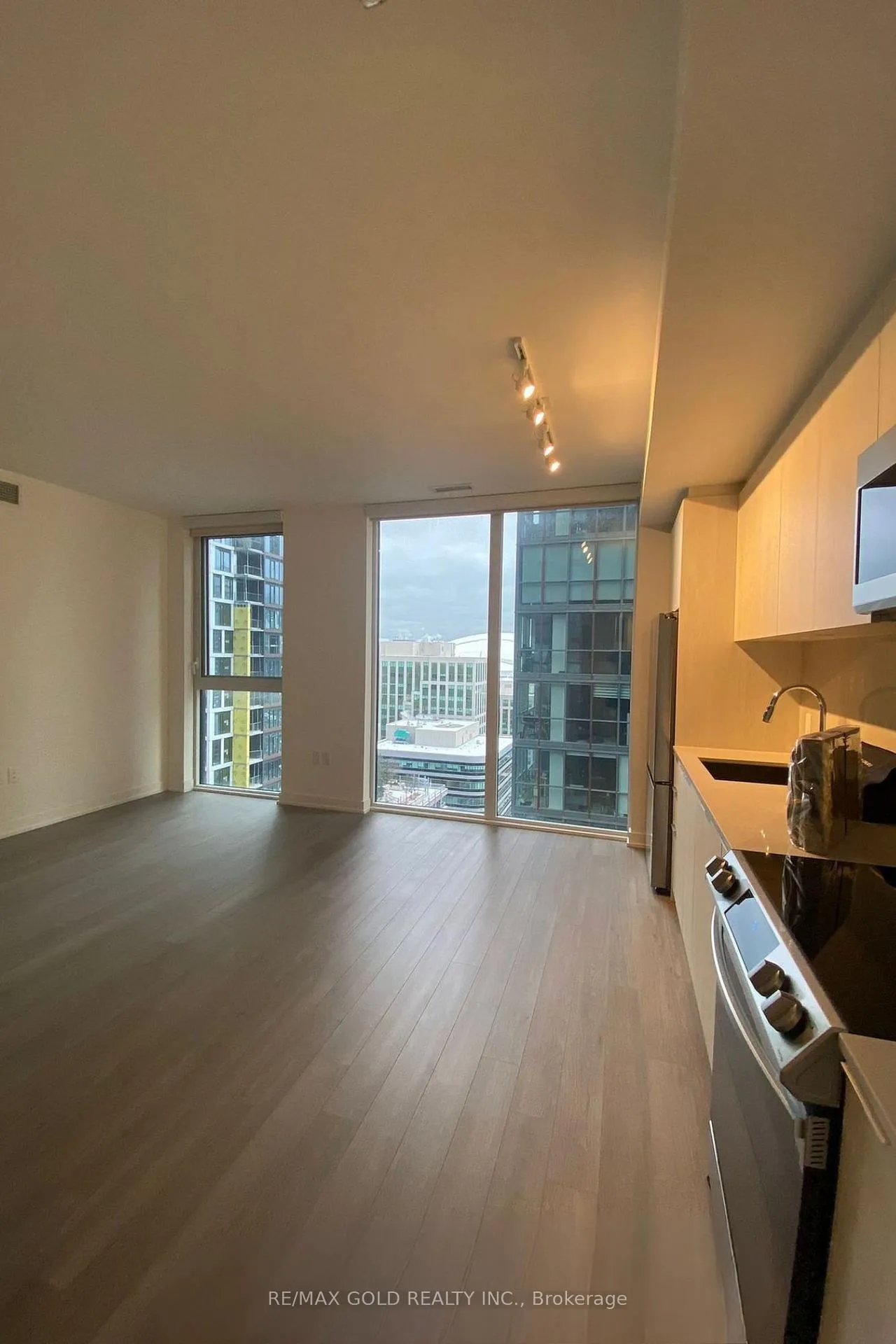 Photo 6 of Unit 1708, 357 King Street W, Toronto, Waterfront Communities — HOMEH