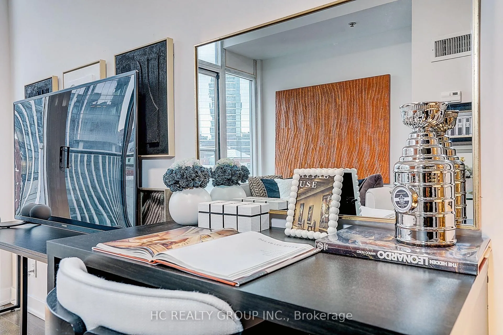Photo 4 of Unit 705, 21 Nelson Street, Toronto, Waterfront Communities — HOMEH