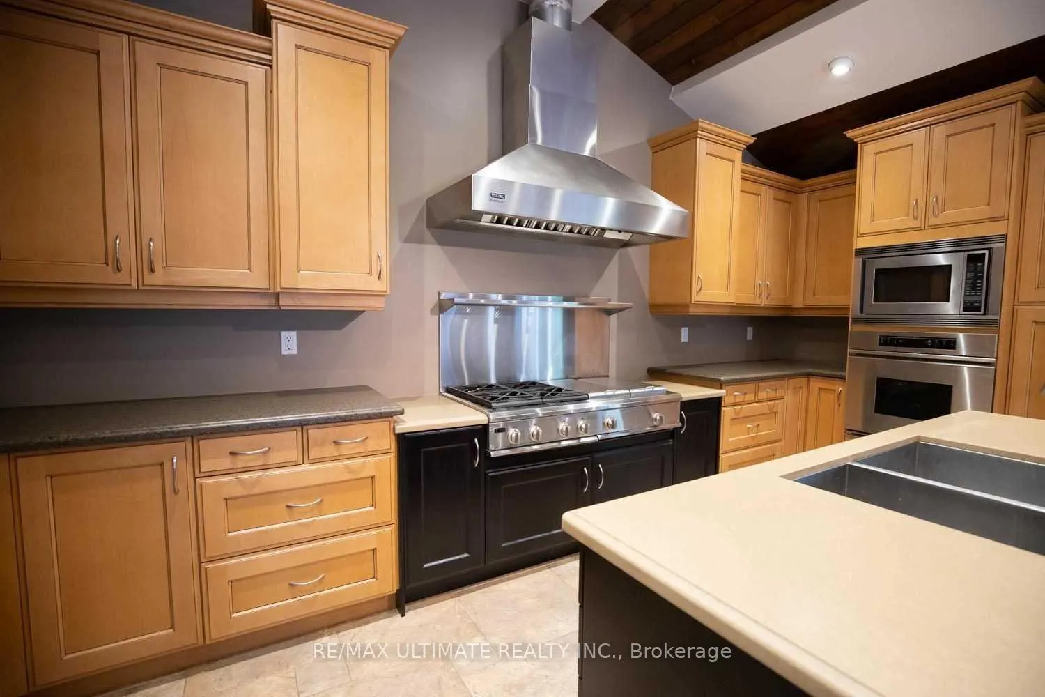 Photo 6 of 6472 Country Lane, Whitby, Rural Whitby — HOMEH