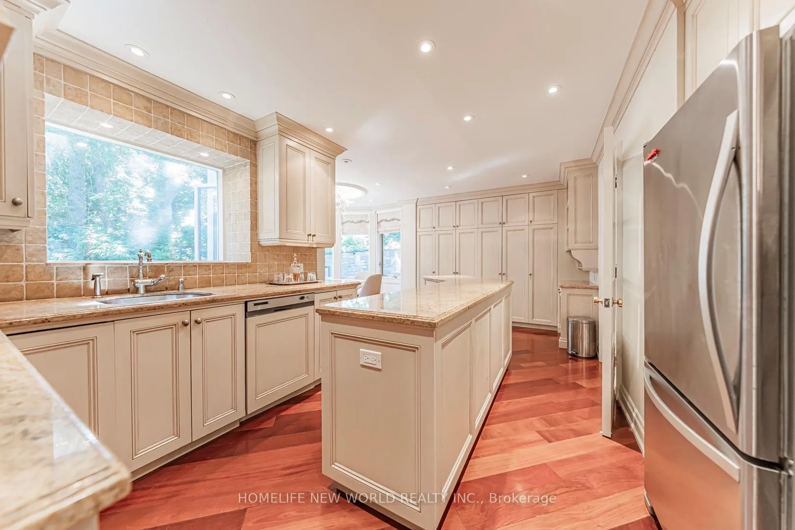 Photo 10 of 1 Campbell Crescent, North York, Bridle Path-Sunnybrook-York Mills — HOMEH