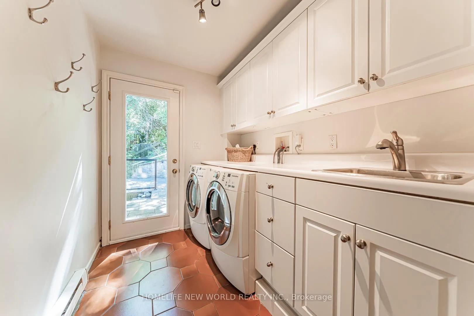 Photo 13 of 1 Campbell Crescent, North York, Bridle Path-Sunnybrook-York Mills — HOMEH