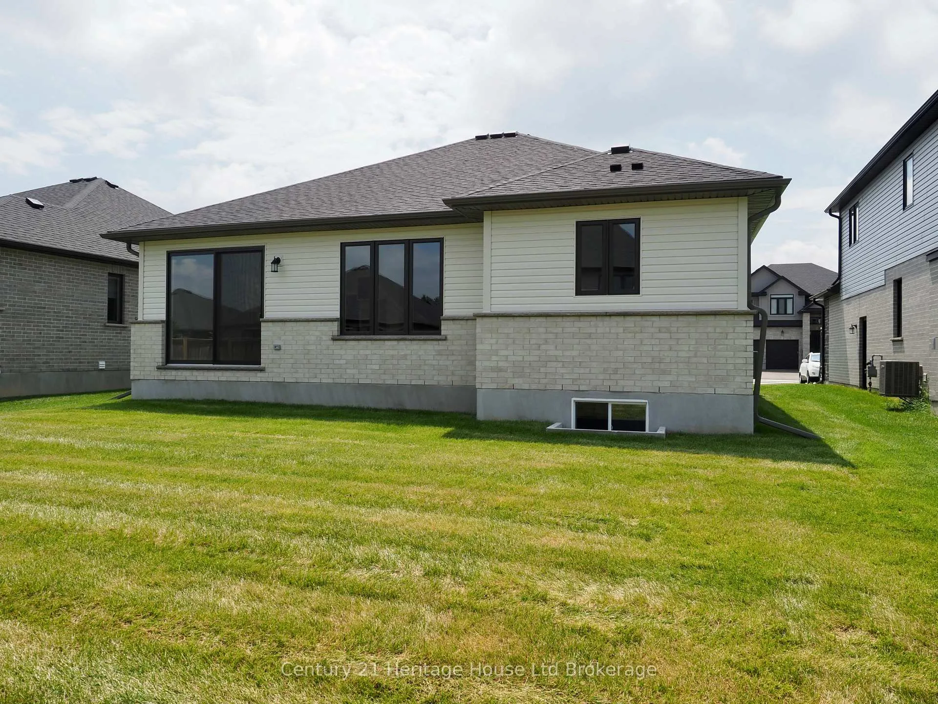 Photo 23 of 28 Sycamore Drive, Tillsonburg — HOMEH