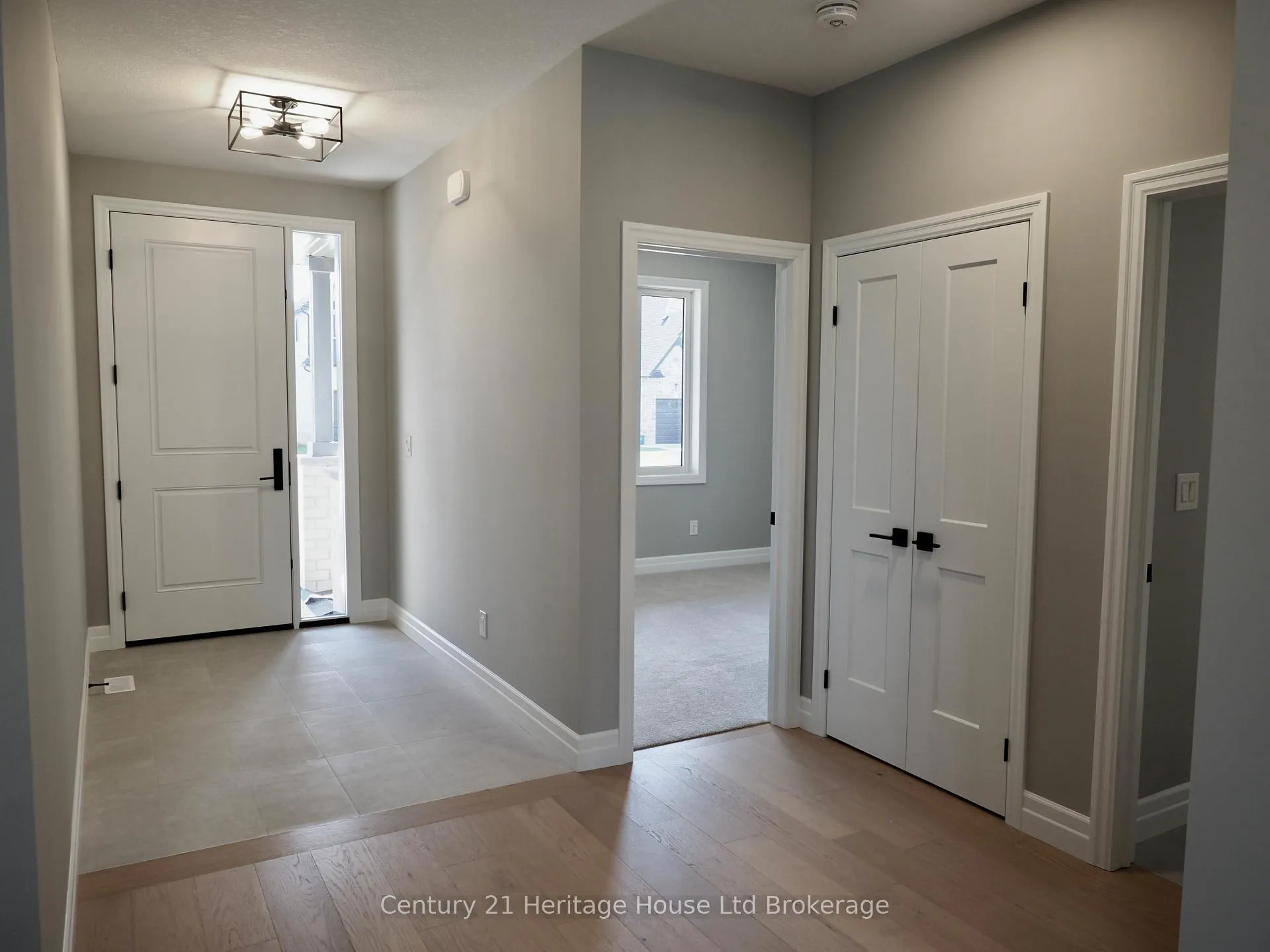 Photo 3 of 28 Sycamore Drive, Tillsonburg — HOMEH