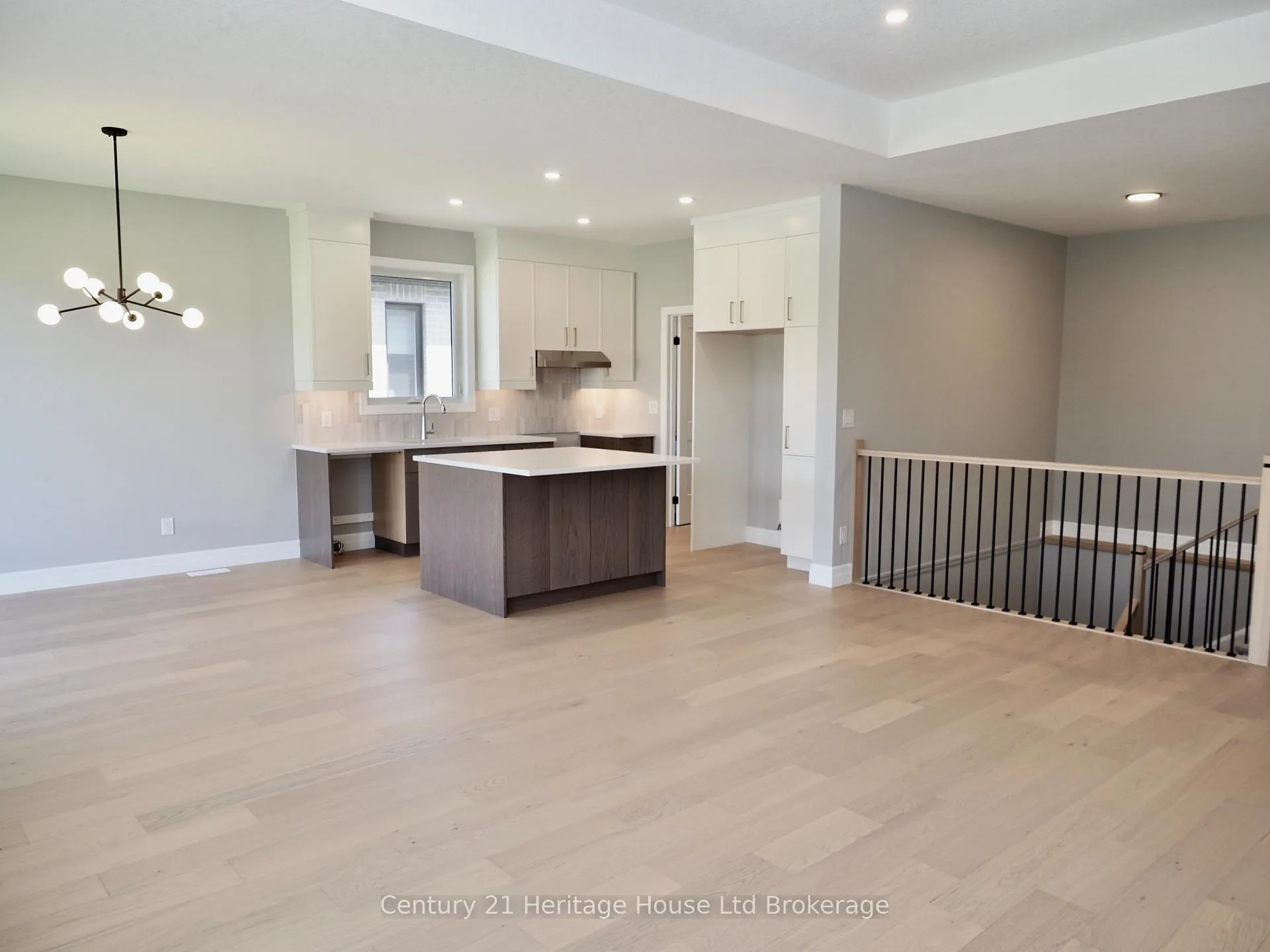 Photo 5 of 28 Sycamore Drive, Tillsonburg — HOMEH