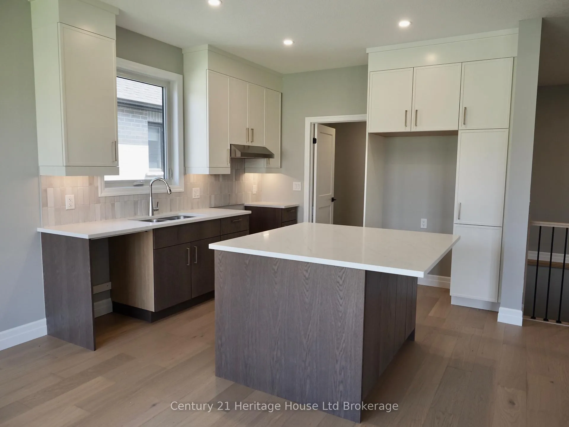Photo 6 of 28 Sycamore Drive, Tillsonburg — HOMEH