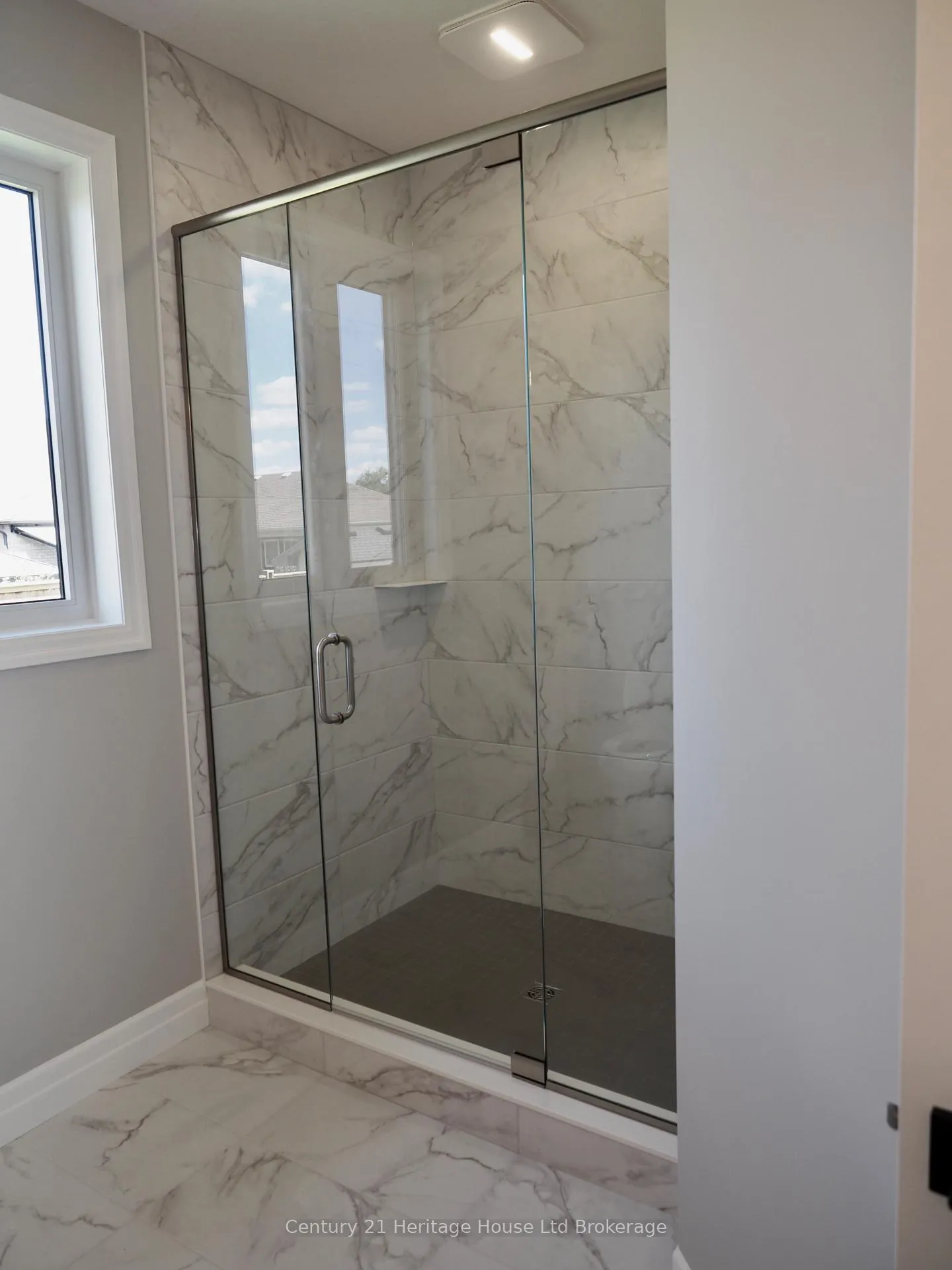 Photo 13 of 28 Sycamore Drive, Tillsonburg — HOMEH