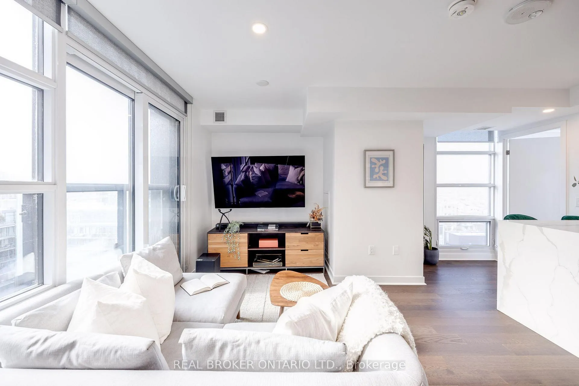 Photo 2 of Unit 1308, 501 Adelaide Street W, Toronto, Waterfront Communities — HOMEH