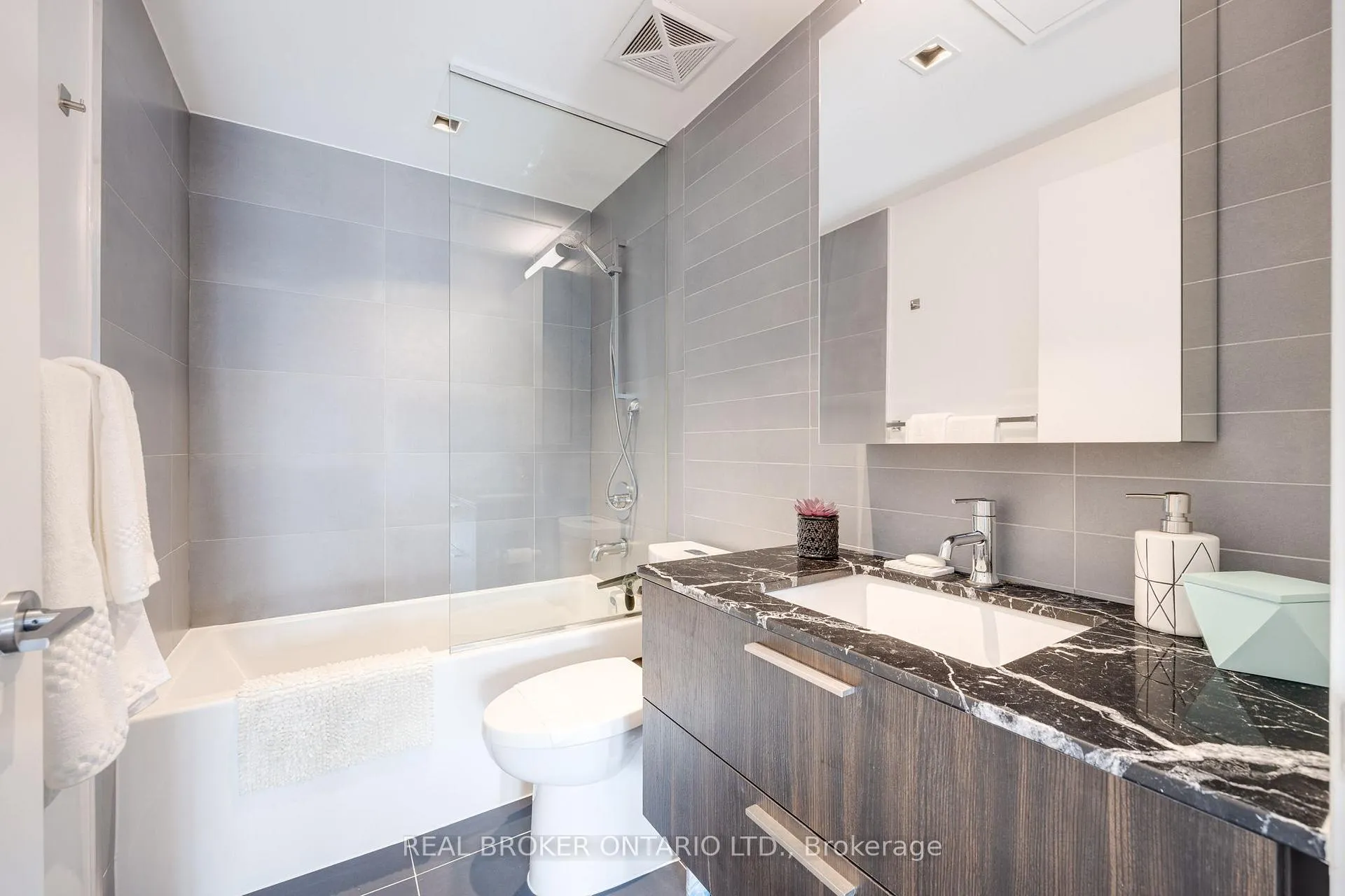 Photo 16 of Unit 1308, 501 Adelaide Street W, Toronto, Waterfront Communities — HOMEH
