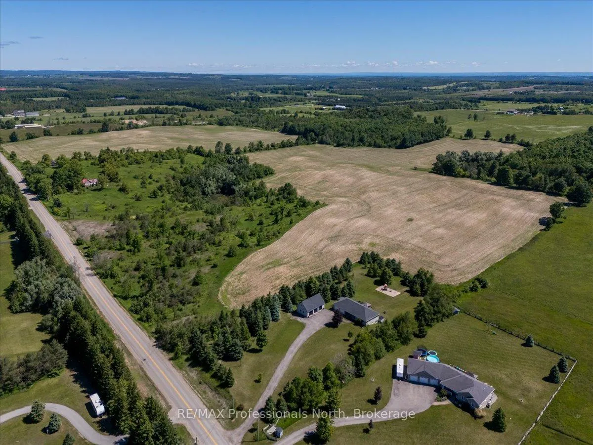 Photo 3 of 555463 Mono-Amaranth Townline, Mono, Rural Mono — HOMEH