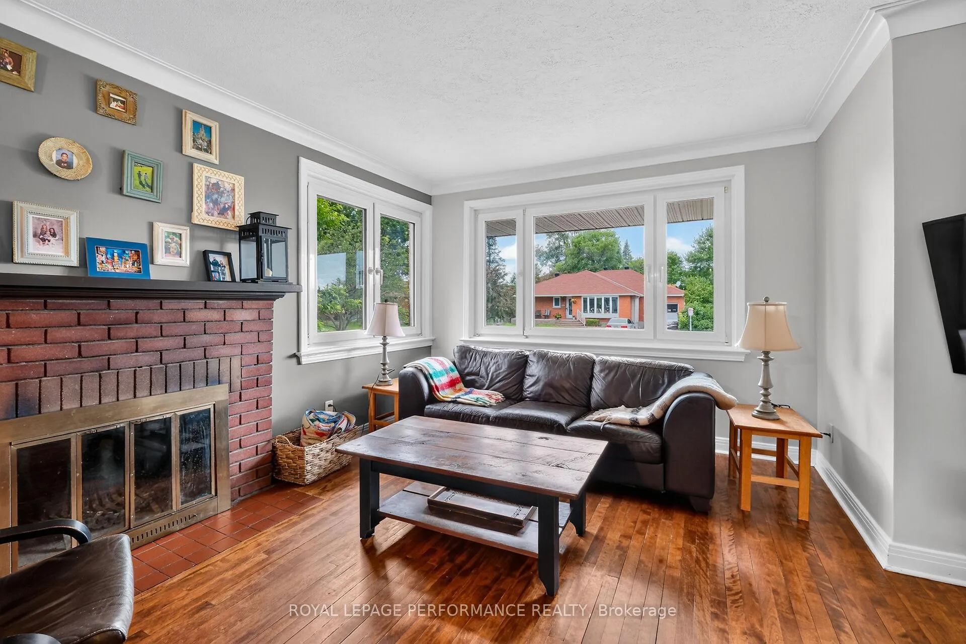 Photo 3 of 105 Crownhill Street, Ottawa, Cardinal Heights — HOMEH
